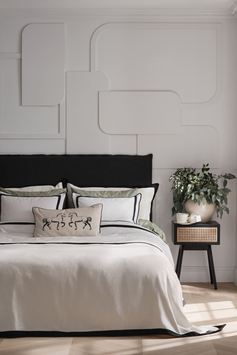 Rattan-drawer bedside table | H&M (UK, MY, IN, SG, PH, TW, HK)