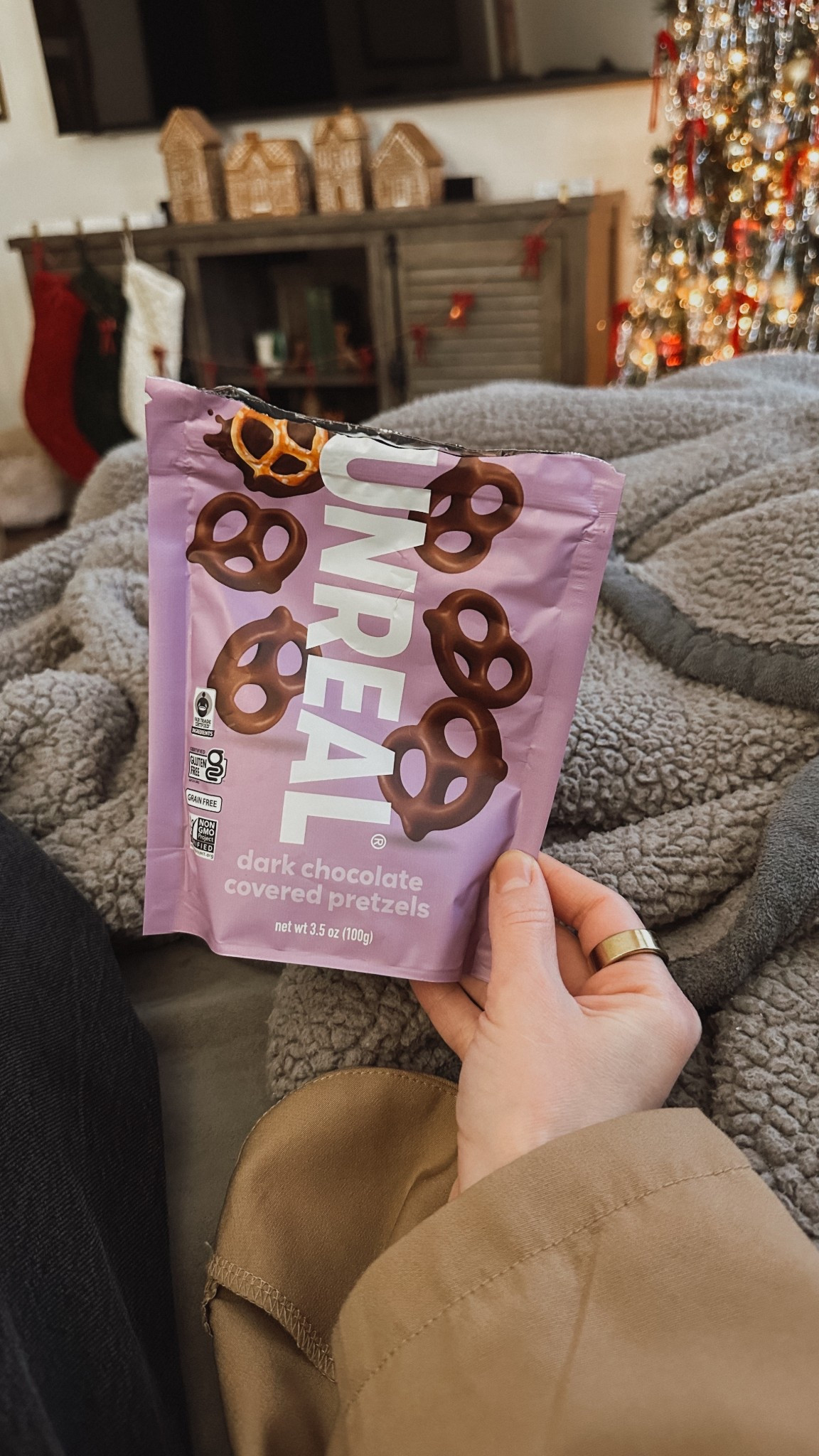 When it comes to dark chocolate covered pretzels, sign me up. However, I've been really trying to be more healthy with my sweets intake these days, and this brand makes some great "healthier" alternatives!! It says there are 3.5 servings in this bag, but I definitely think that's more of a suggestion than a guide. 

#LTKfoodie
