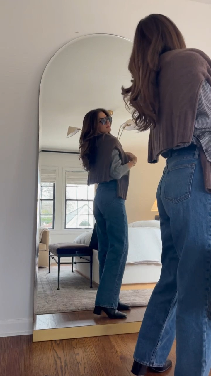 GDWM for lunch & meetings ❣️

Top (S)
Sweater (S)
Jeans (25R)  
Booties (code: LAURENR20) 

 

#LTKShoeCrush #LTKItBag