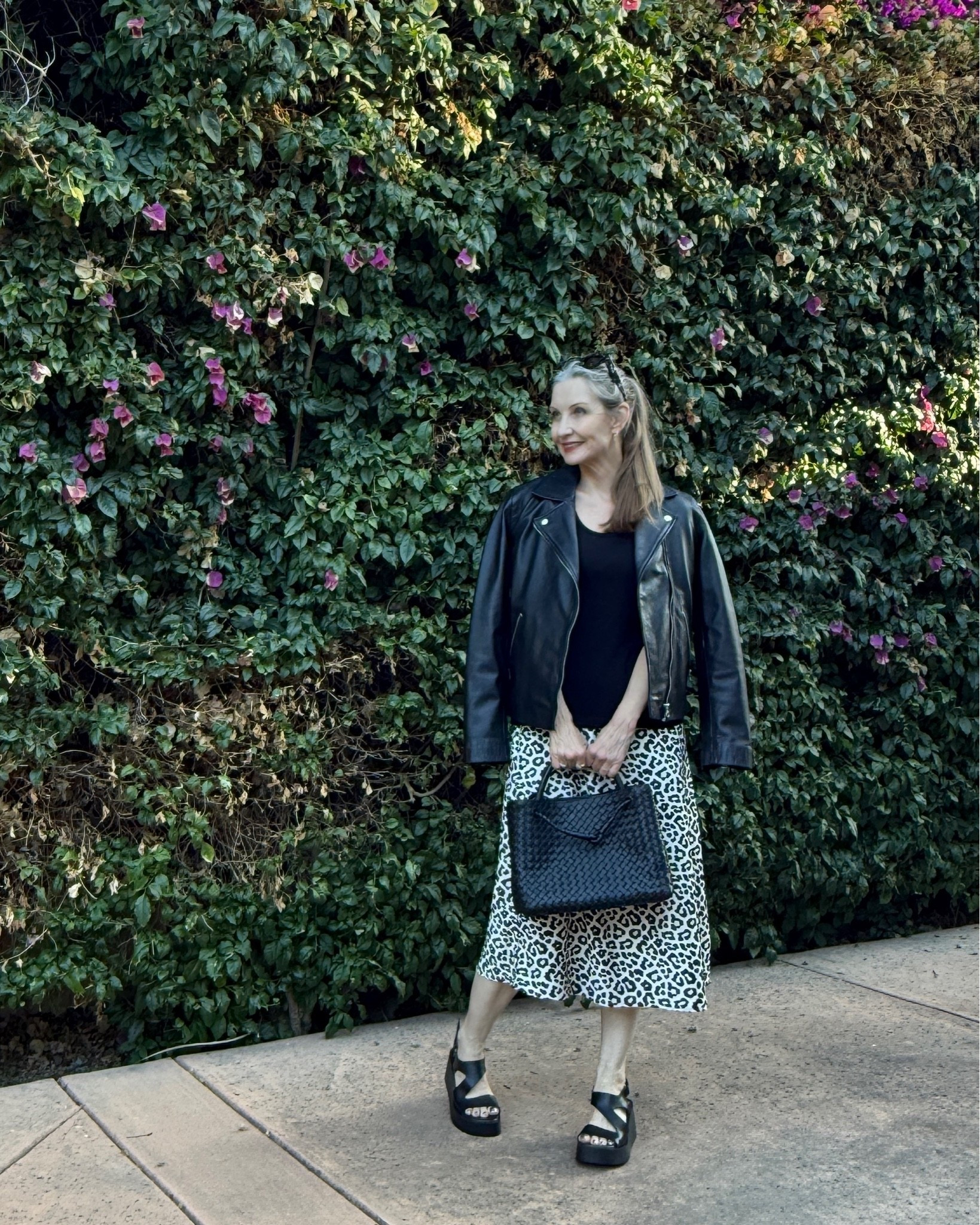 Nordstrom sale skirt, date night outfit … #nsale #midiskirt #datenight #ltkunder25

#LTKOver40 #LTKSeasonal #LTKSaleAlert