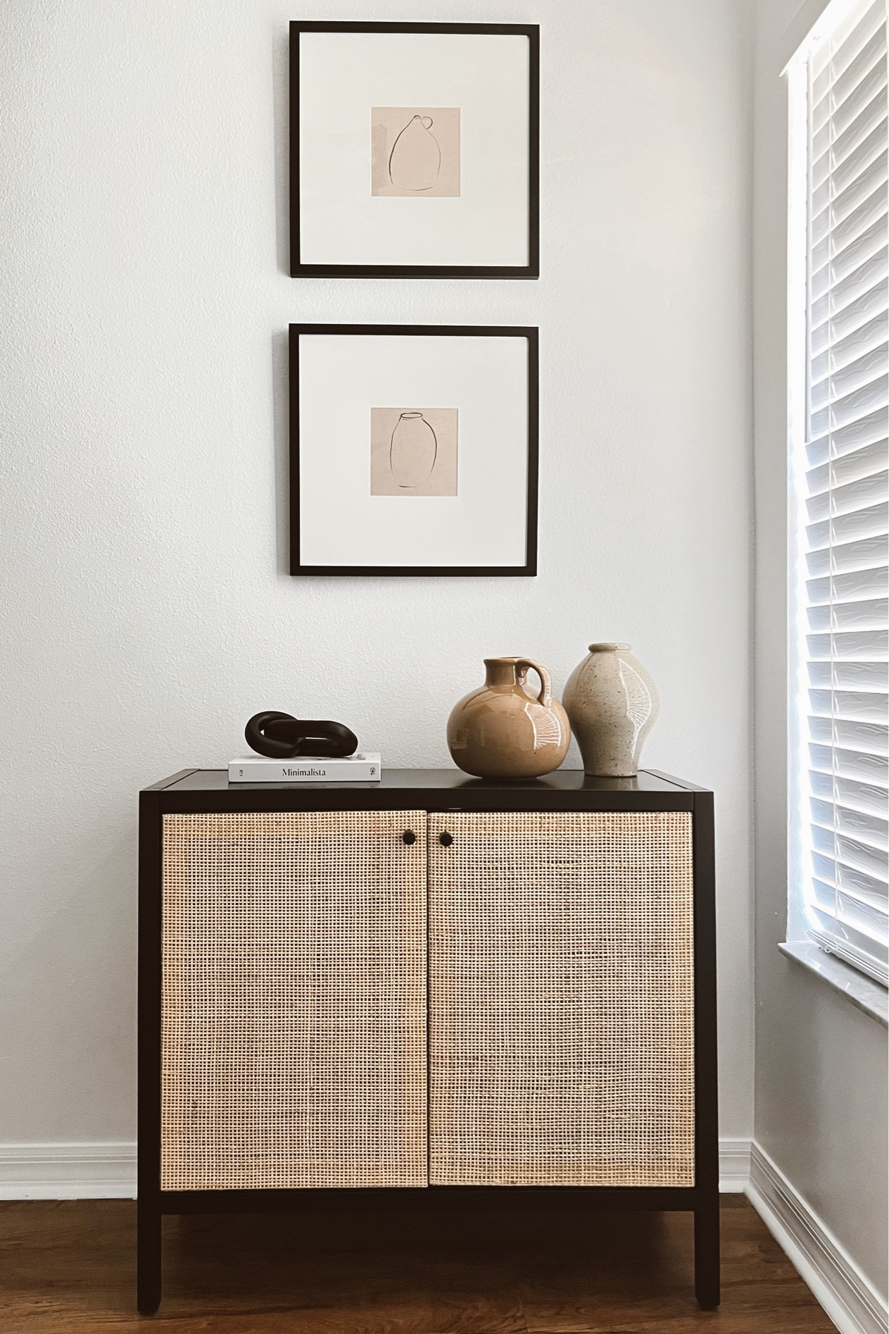 Entry way decor idea

#LTKhome #LTKFind