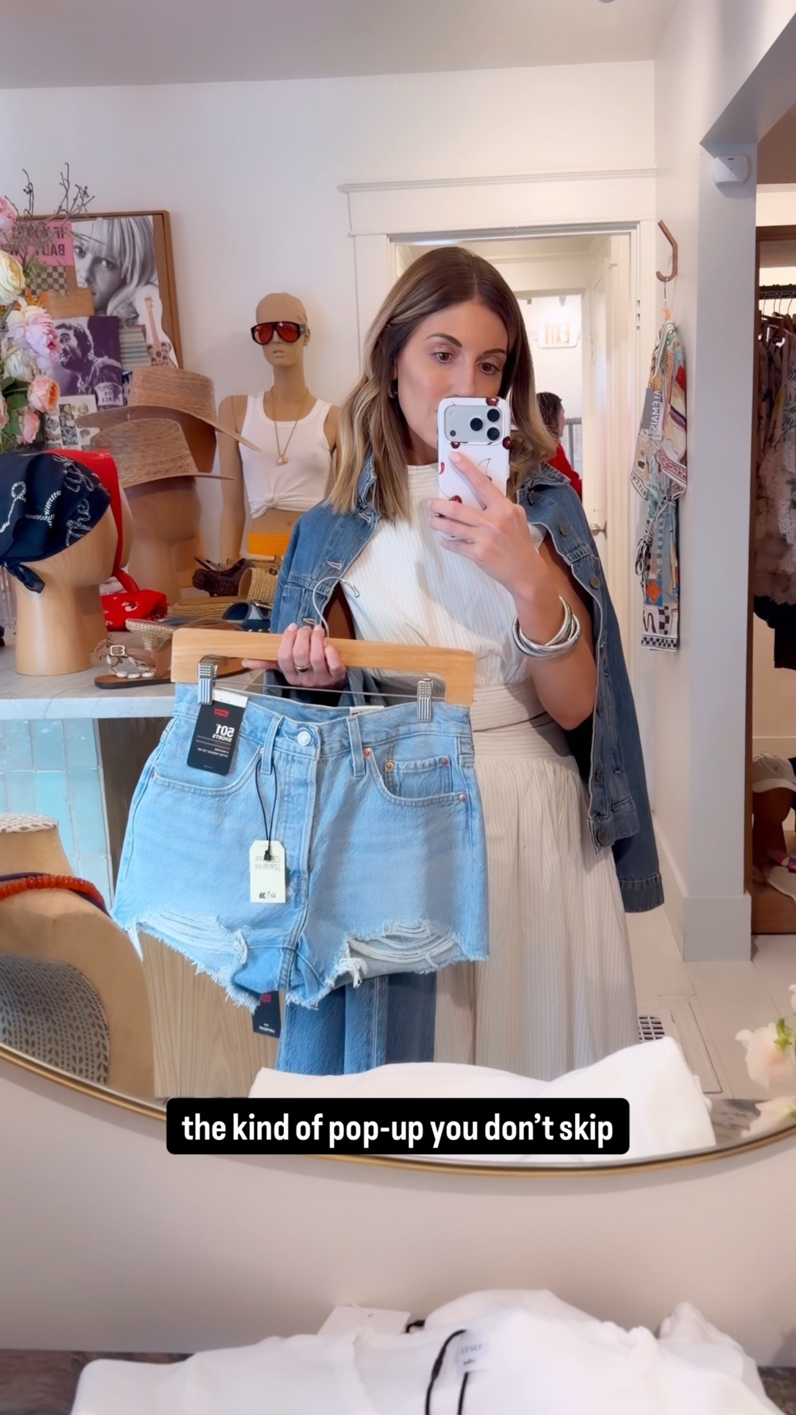 shopbop at hart this past weekend — levi’s on-site customizing, where you could buy a pair and have them embroidered right there

i love when brands bring experiences like this to nashville. it makes shopping feel a little more personal @Shopbop 


#LTKdayinmylife #LTKOver40 #LTKootd