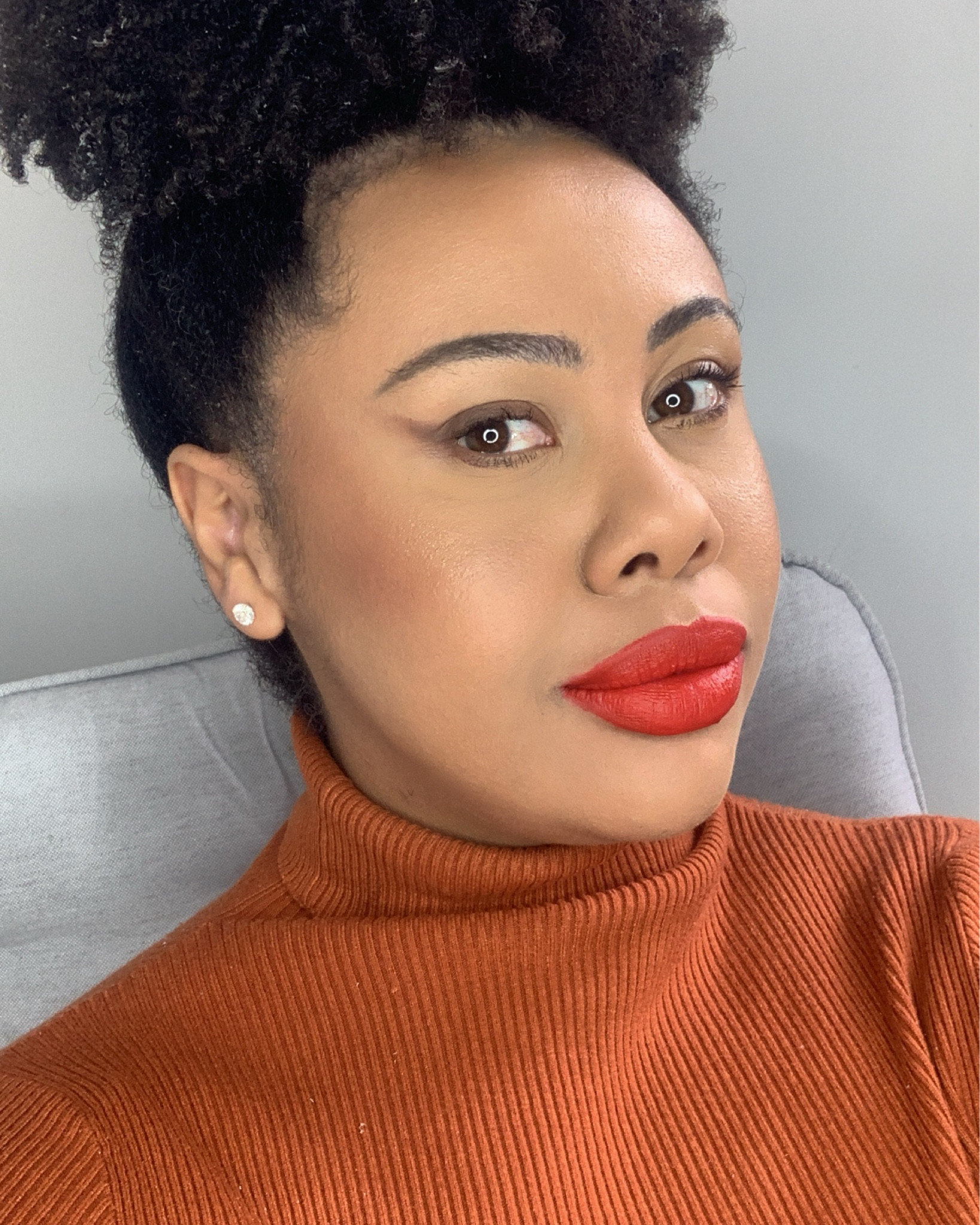 Batom lindo que quero indicar pra vocês, o Thrill me de Esteé Lauder, vermelho chiquíssimo e super confortável 

#LTKguiadepresente #LTKbrasil #LTKbeleza