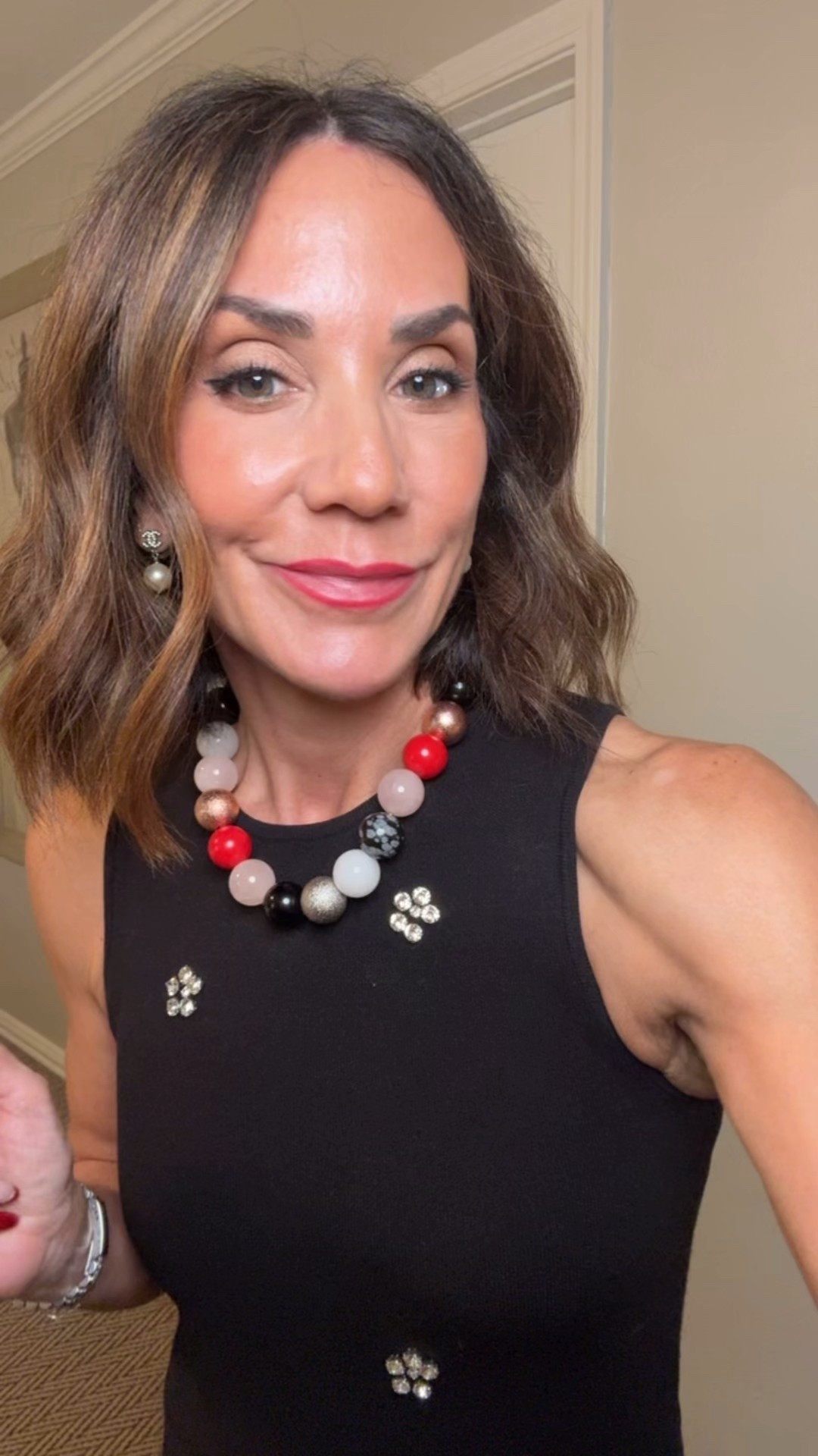 Long lasting lipstick 
Holiday red lips 

Lip color 400
Wearing this eyeshadow palette 

#LTKHoliday #LTKBeauty #LTKOver40