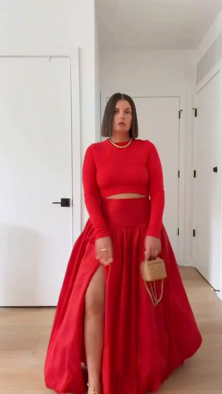 Elevated or Casual? Which one are you wearing?

Comment RED for ⛓️‍💥 info sent to your DM 

or go directly to my profile and find this on the grid …. Both of these options take you to my LTK 😉

I love styling an item like this ballroom ish red bubble skirt unexpectedly. Give me sneakers! Give me flats! Give me a statement frame! & don’t forget the hoop earrings

https://liketk.it/6hgWg