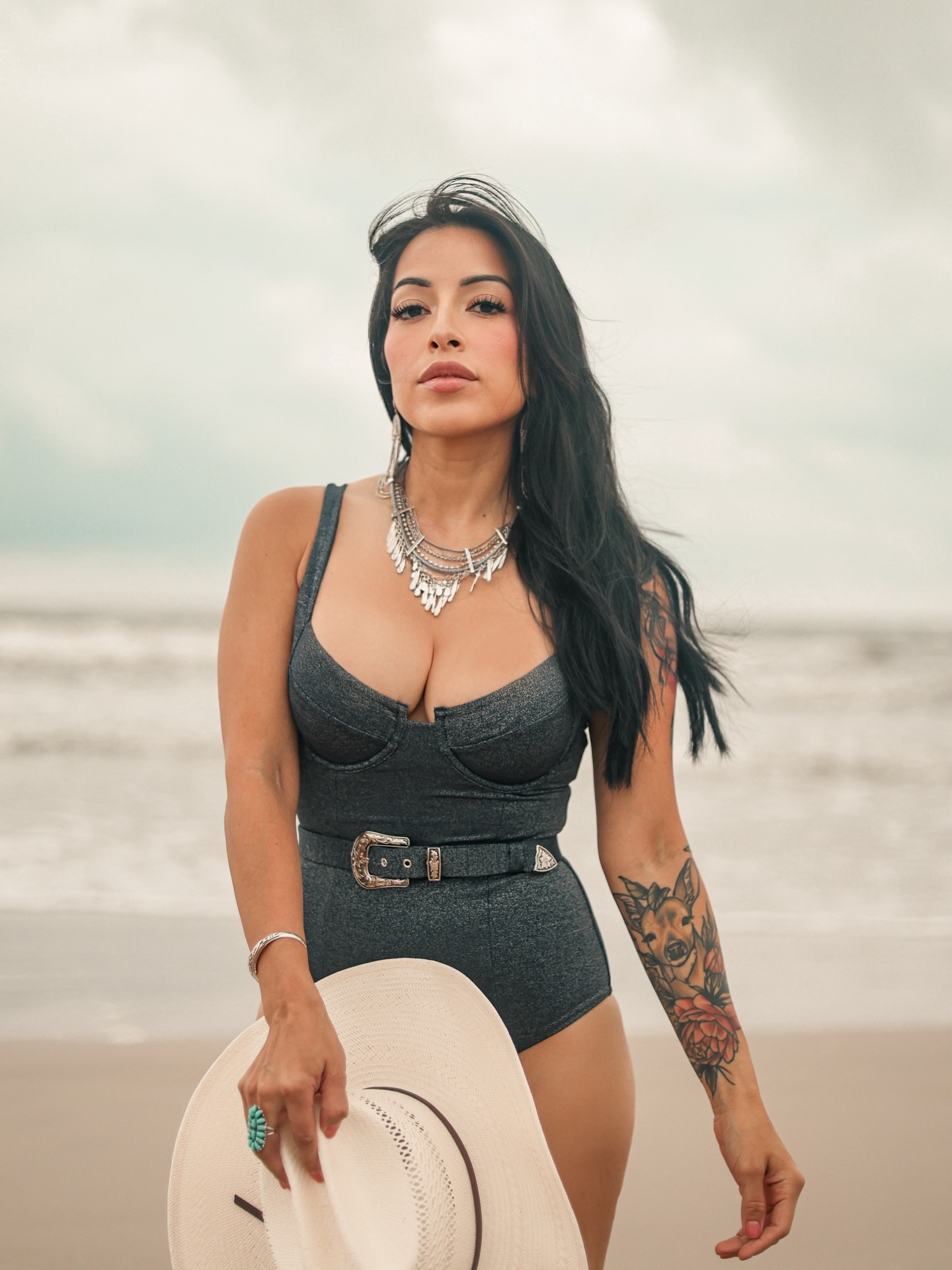 Coastal cowgirl but make it glam 🌊🤠 Boots in the sand, salty air, and sun on my skin ☀️ @vetchy 

📸 @koehlermade.photography 

#coastalcowgirl #coastalcowgirlaesthetic #westernchic #westernfashion  #madeformoreretreats