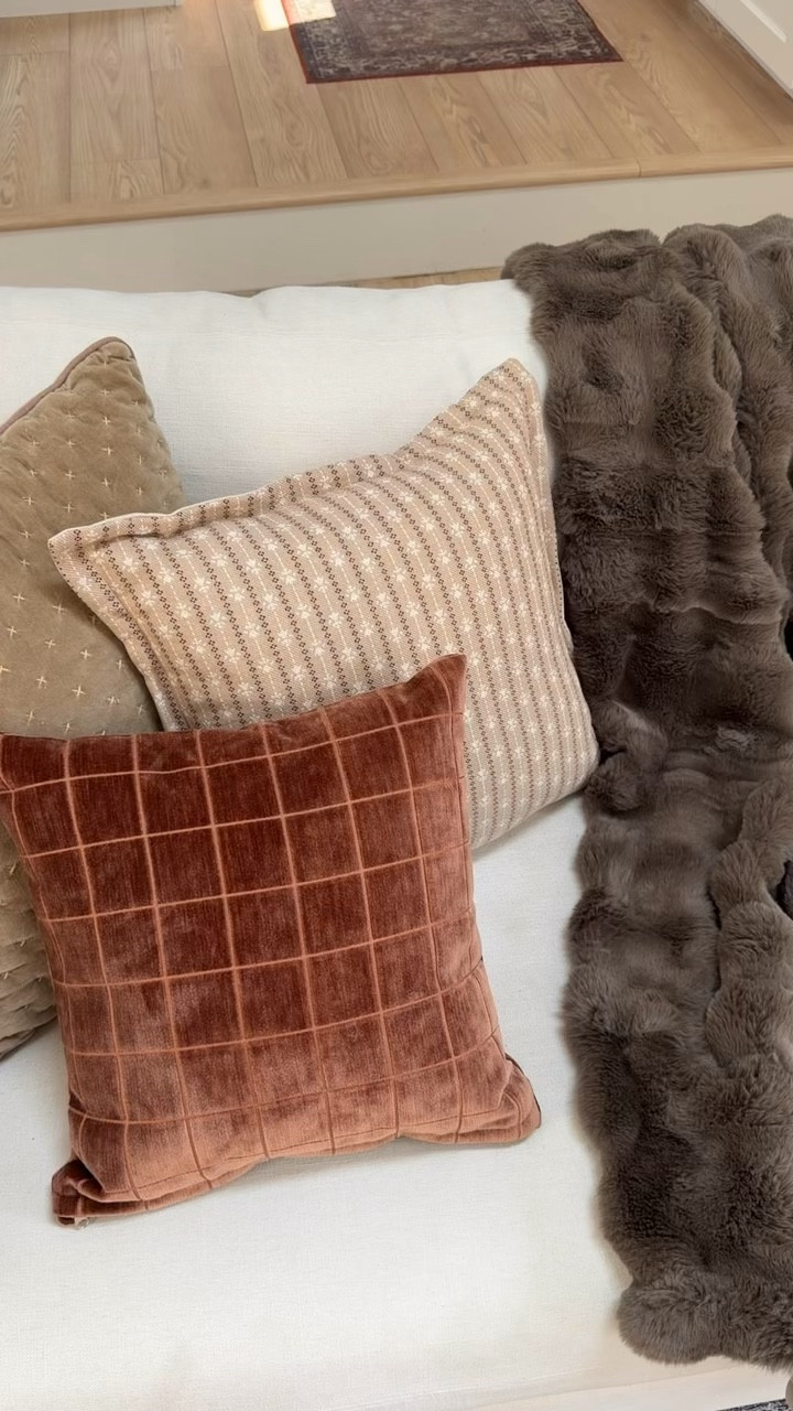 Fall pillows are here! 20% off Hearth & Hand w/ Magnolia right now at Target! 

#Hearth&Hand
#Targethome