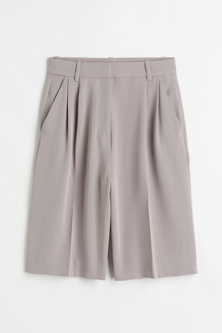 New ArrivalKnee-length shorts in woven fabric. High waist and zip fly with hook-and-eye fasteners... | H&M (US + CA)