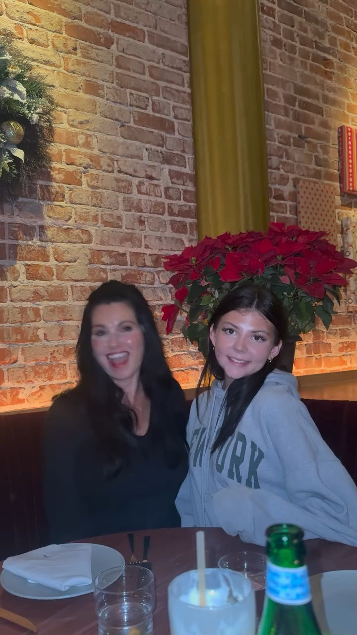 Le Coq Restaurant, in La Jolla, CA, is James Beard’s “Best Chef” finalist’s gorgeous French Asian steakhouse. 🌹

The San Diego restaurant’s menu is grounded in fresh ingredients from local waters and farmers markets.🧑‍🍳

I especially loved the incredible burger. The prawns are the largest around and the Swiss chard gnocchi melts in your mouth.🥀
 
Follow @marneys_tidbits for more lifestyle tips! 🌸

#marneystidbits #sandiegorestaurants #sandiegofoodie #lifestyleblogger #sandiego