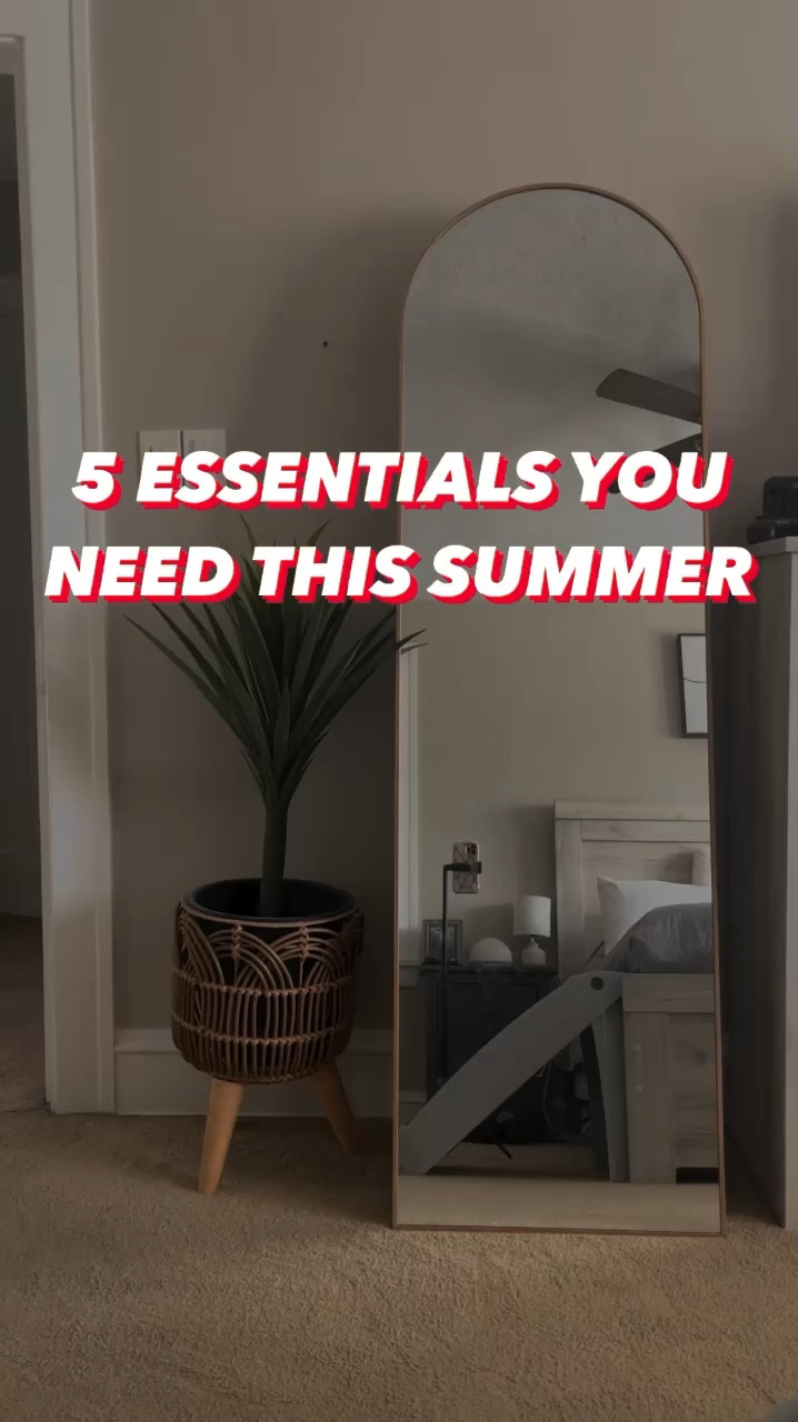 Hello, summer! ☀️ Here are 5 essentials every mom needs to stay stylish and comfy this season:

1️⃣ Sweatshorts for the casual days
2️⃣ A straw hat to keep it cool and chic
3️⃣ A cropped hoodie for cooler evenings 
4️⃣ A maxi dress that's perfect for any occasion 
5️⃣ A tank top for easy layering 

What's your must-have summer item? Share in the comments! 😎

#momoutfit #summeressentials #summerfashion #outfitinspo #ootd

#LTKFindsUnder50 #LTKMidsize #LTKStyleTip
