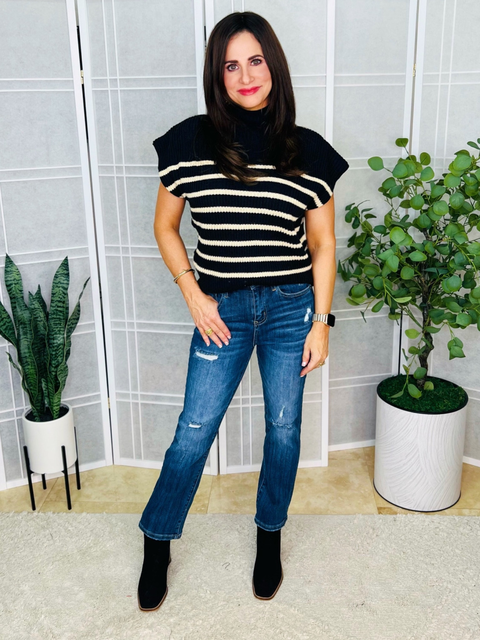 Fall sweater great for warm weather fall as well . Wearing a sm 
Jeans 25 

#LTKSale #LTKstyletip #LTKover40