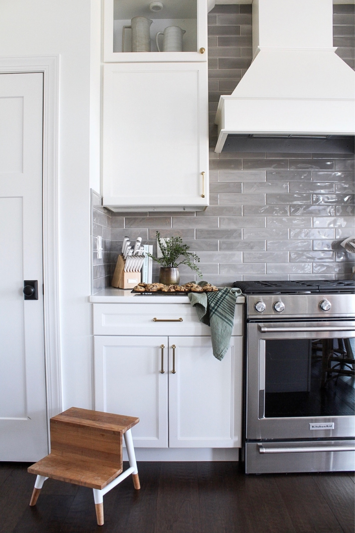 The grey backsplash in our kitchen is one of the most asked design questions I get. Want to know where it’s from? Comment below and I’ll message you! 

#whitekitchen #holidaydecor #christmasbaking #christmaskitchen 

#LTKhome #LTKSeasonal #LTKHoliday