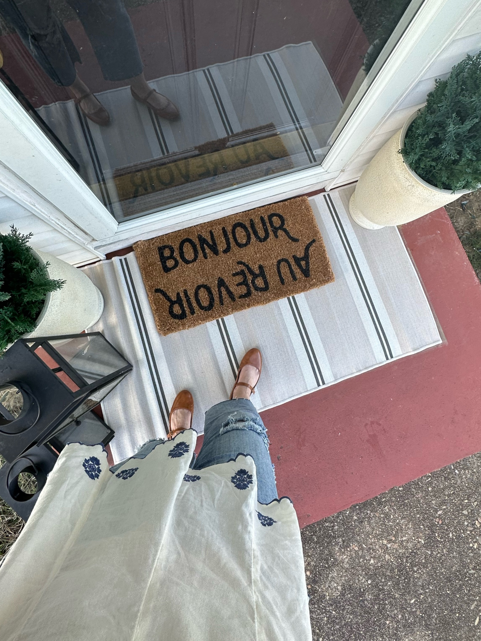 front porch refresh with the cutest little doormat from one of my favorite brands!🫶🏼

#LTKhome #LTKSeasonal #LTKfindsunder100