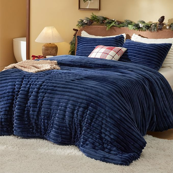 Bedsure Fluffy Comforter Set King - Super Soft Faux Fur Comforter King Size Navy, Winter Warm Fle... | Amazon (US)