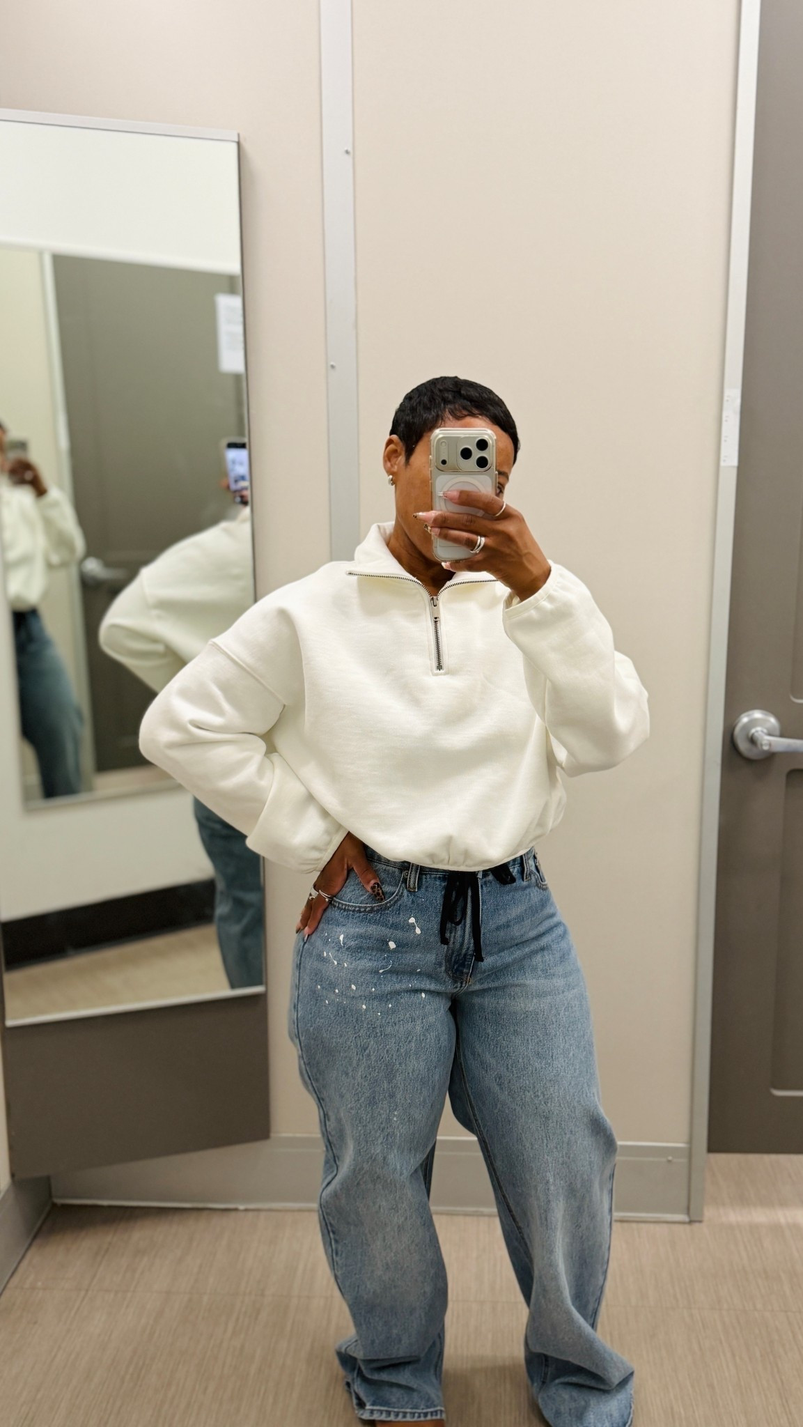 
Wearing a size small in the quarter zip pullover sweatshirt. Fits perfectly, love the crop look. 

Wearing a size 6 in the jeans, it’s states barrel in the website but I didn’t feel like it looked that way on me. The fur was slightly baggy and they are a but longer on me. I could’ve possibly sized down to a 4. Love the drawstring look also 


spring outfits