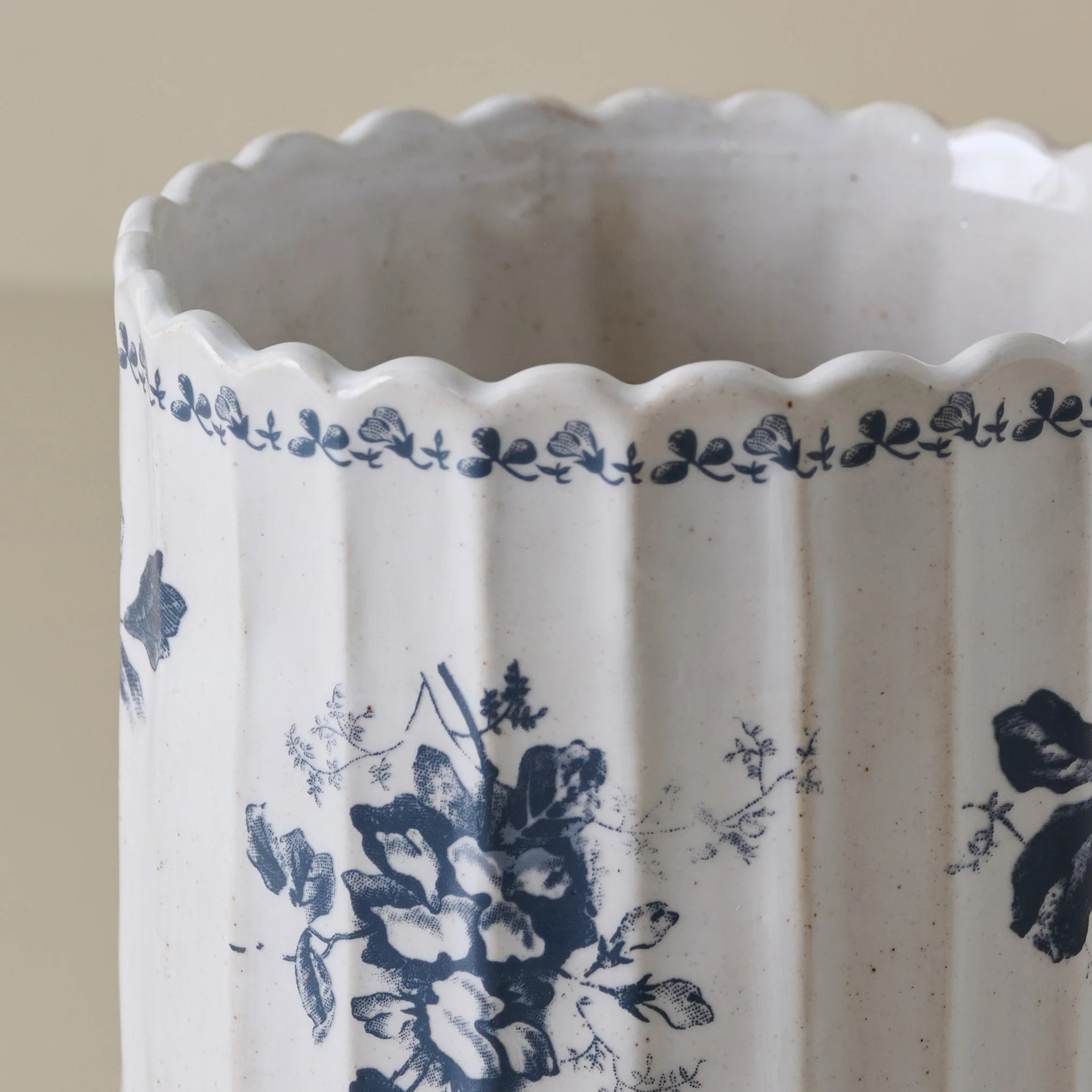 Heirloom Garden Scalloped Utensil Crock | Magnolia