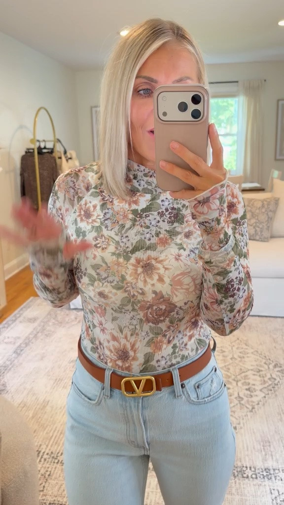 A little vici order unboxing with some cute new fall finds!🤎😍 #ad @VICI 

Fall outfits, fall style, fall sweaters, casual style, date night tops, date night outfits, fall puffer vest, petite style, midsize fashion, fall fashion

#LTKMidsize #LTKSaleAlert #LTKSeasonal