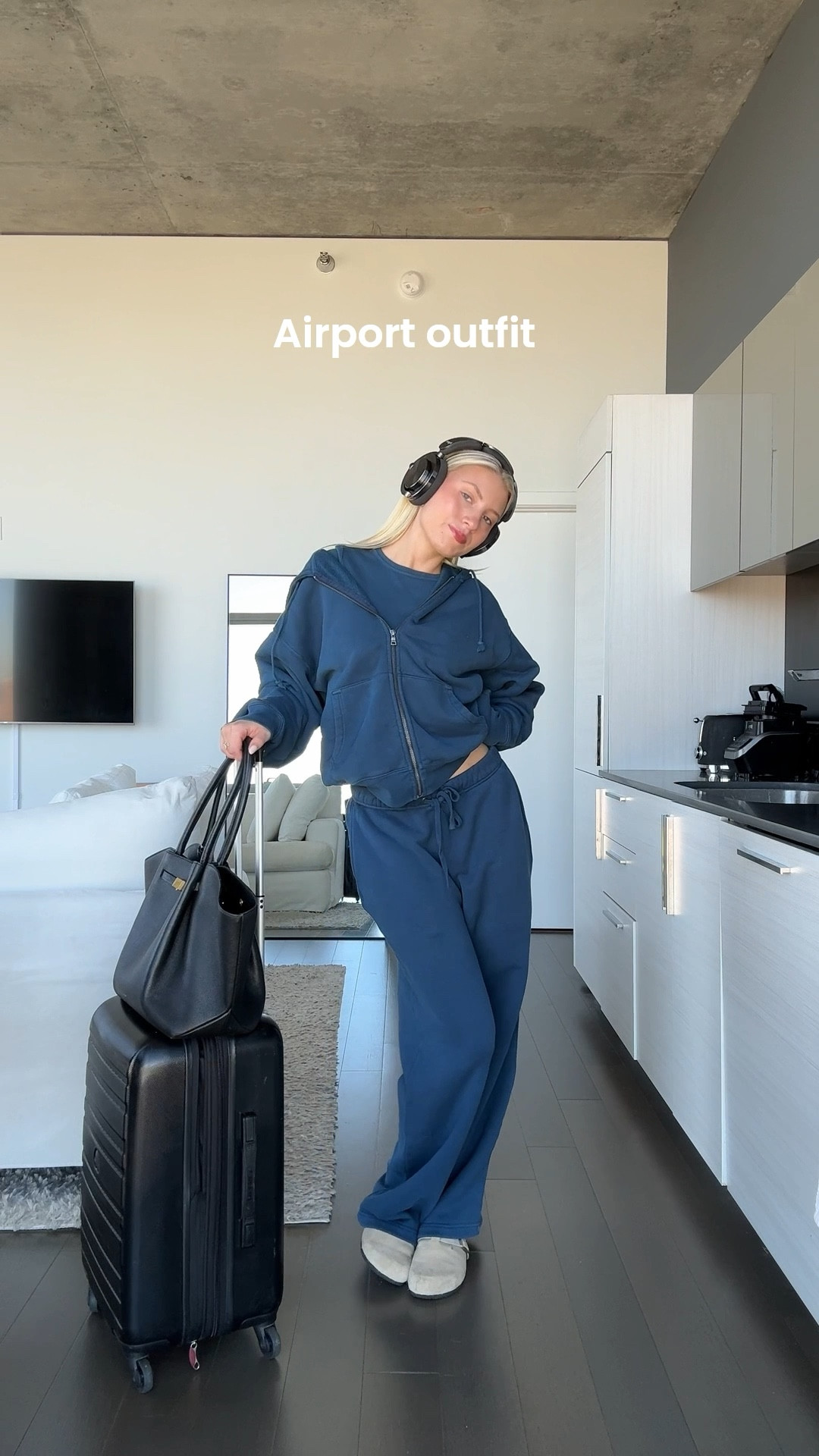 Airport ootd #elwood #elwoodclothing #traveloutfit #sweatset 

#LTKSeasonal #LTKActive #LTKGiftGuide