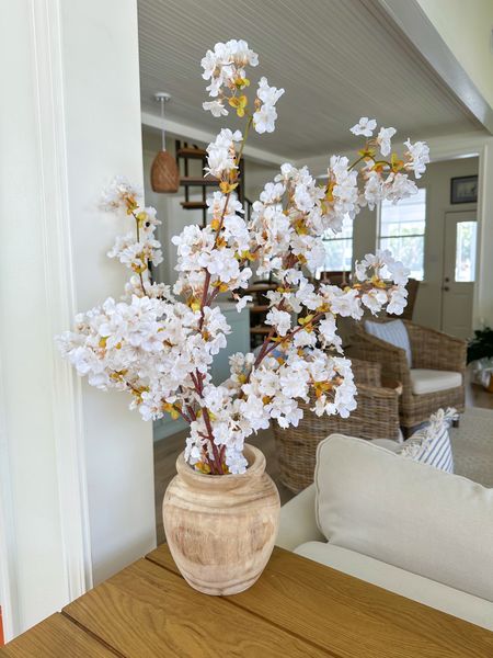 Faux florals // spring decor 






Home decor 
Amazon finds 
Walmart finds 
Cherry blossom 


#LTKfindsunder50 #LTKhome #LTKSeasonal