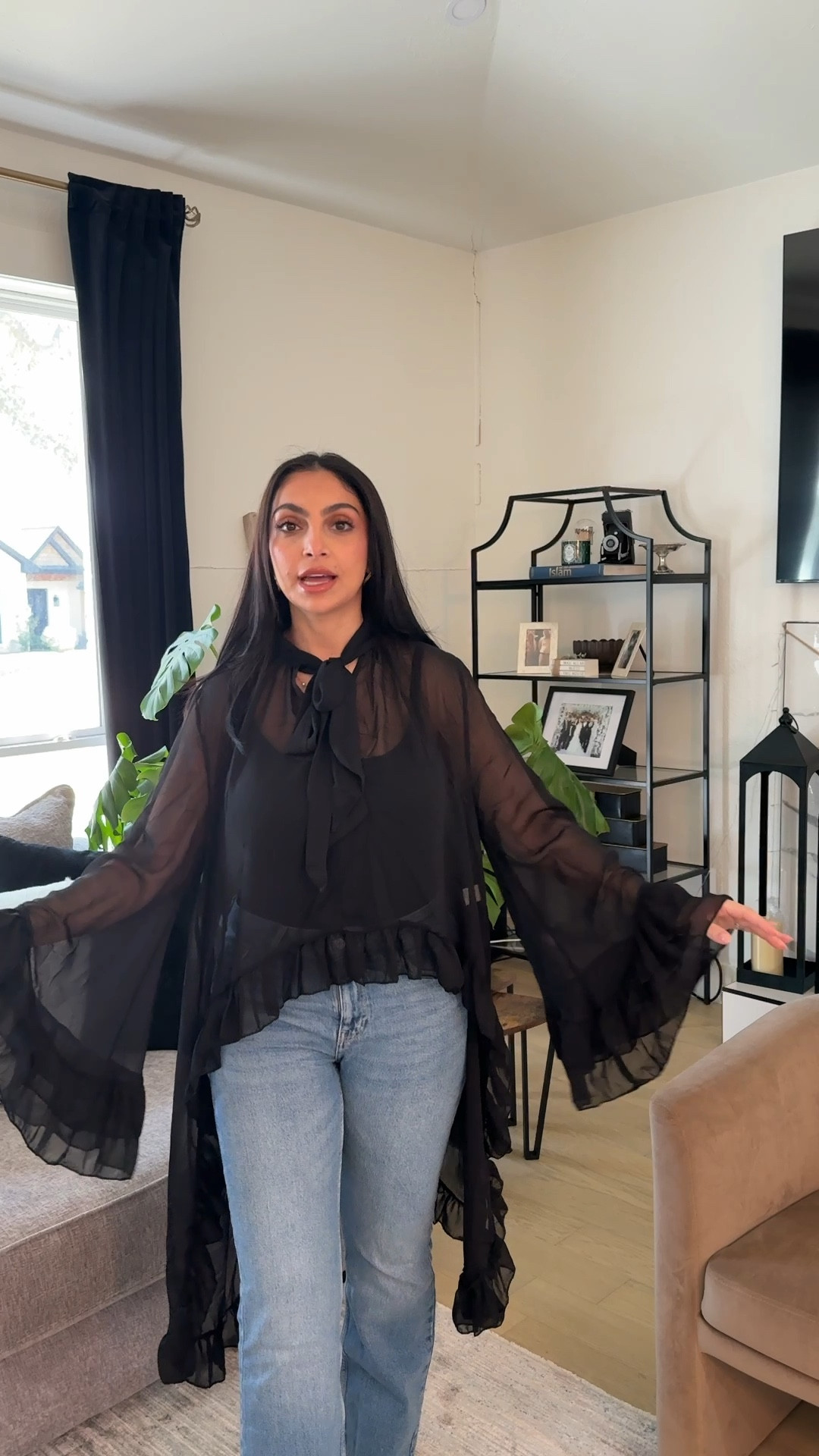 A top you NEED in your closet. You may think this top is from #Anthropoligie or #Freepeople but it’s from #AMAZON!! And it’s SOOOO good! 



#LTKootd #LTKPetite #LTKWorkwear