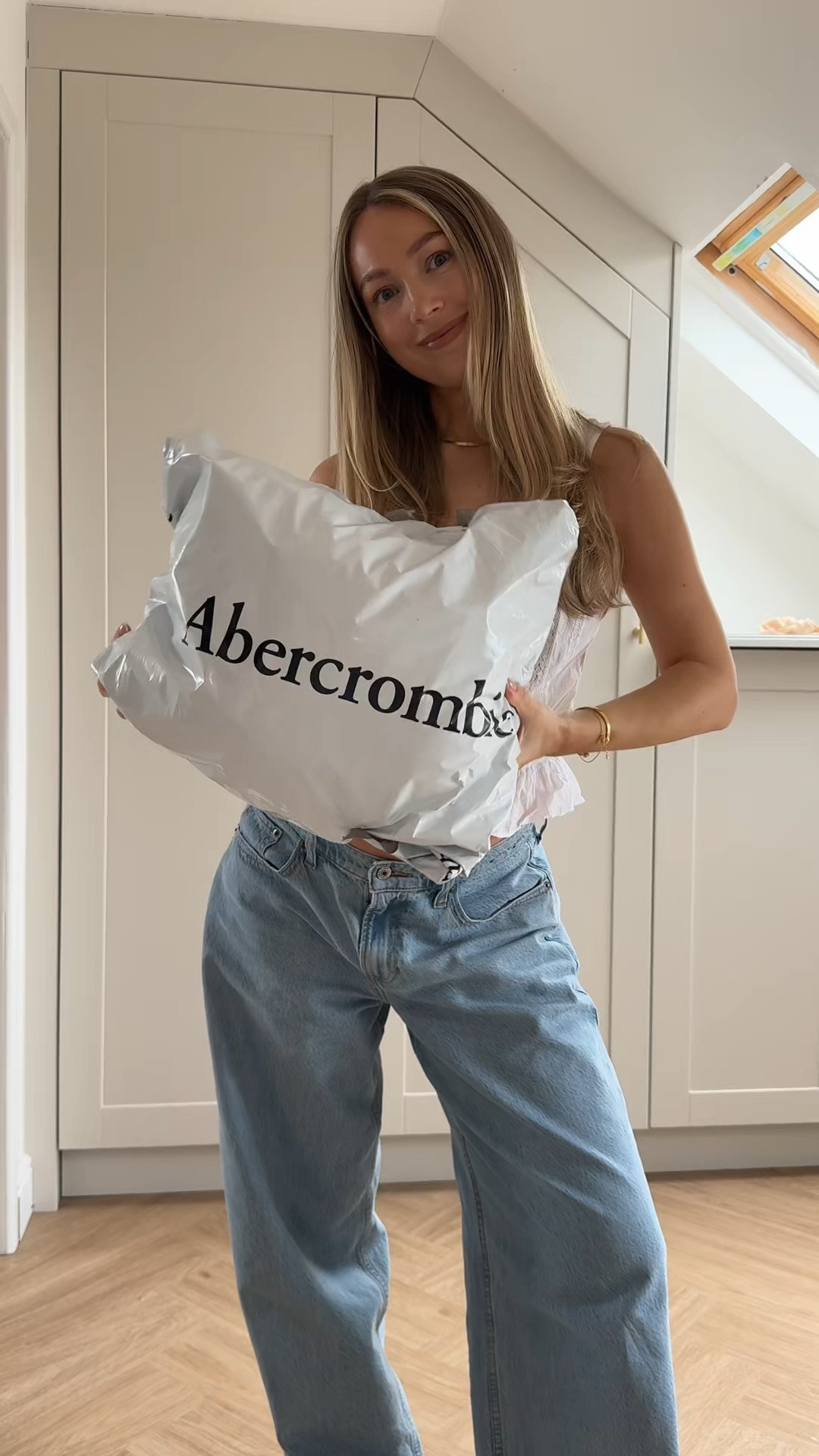 AD The Abercrombie promo has landed just in time for a Summer wardrobe update & I have an extra discount code for you!🌞 

Enjoy 25% off selected styles & 15% off everything else between 8th-11th May. *UK & Europe only 

Use my discount code AFCOURTNEY for an additional 15% off at checkout 💛🫶🌞 #abercrombiepartner

#LTKsummer #LTKspring