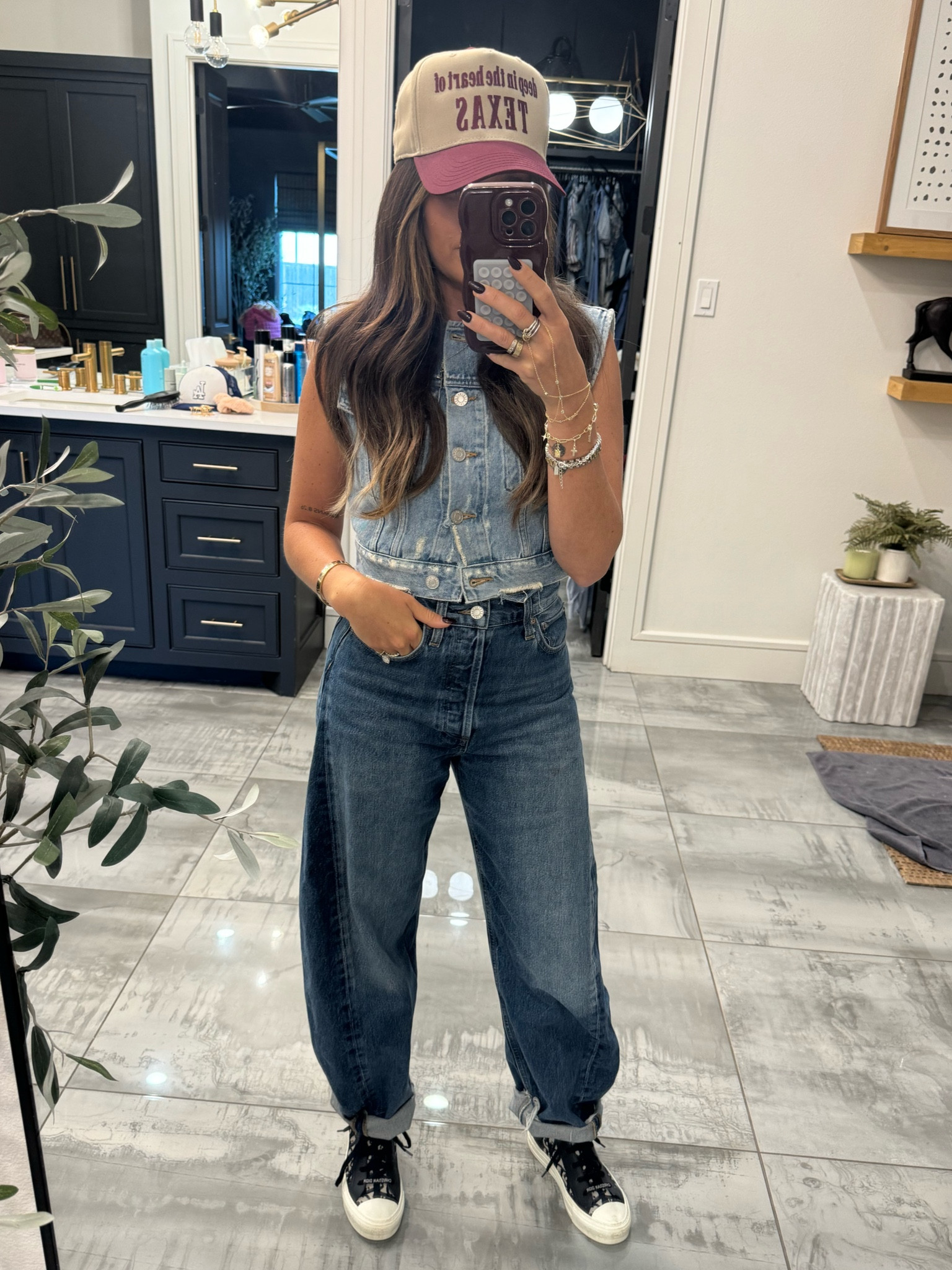 Denim on denim for tonight’s game

#LTKStyleTip