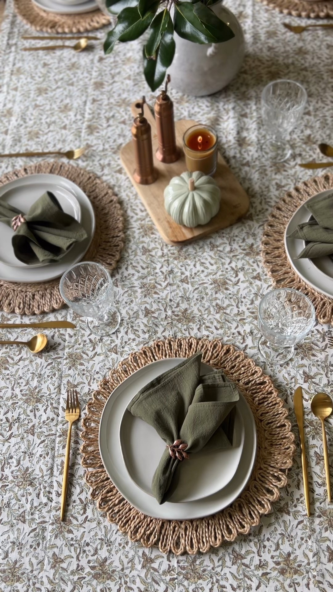 Fall-inspired table setting featuring neutral plates, olive tones, and copper & gold accents 🍂 I mixed high and low here with a McGee & Co. tablecloth, Target plates, and Amazon napkins. These copper leaf napkin rings are a budget-friendly Amazon find that give a subtle nod to fall ✨
Our Target plates have been discontinued, but I’ve linked a few similar options I’d purchase today if I didn’t already have these.