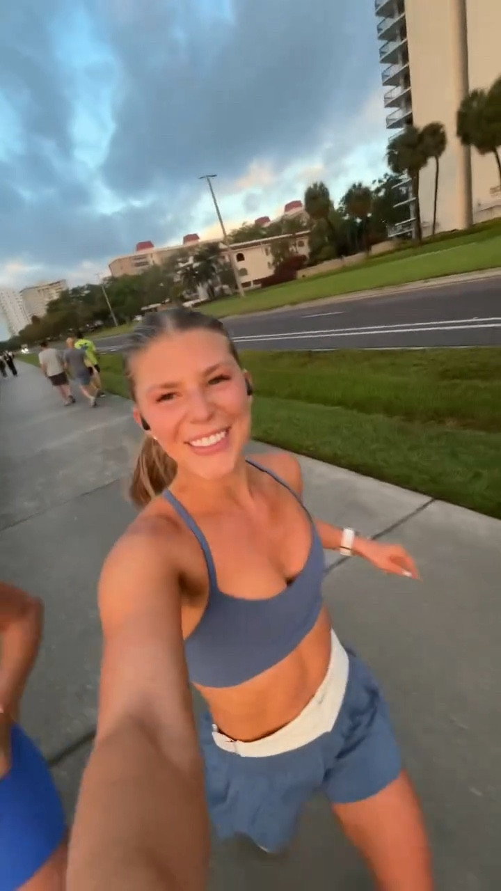 Sunrise run!!!!! 5 miles baby!!

#LTKfitnessgoals #LTKActive #LTKvlog