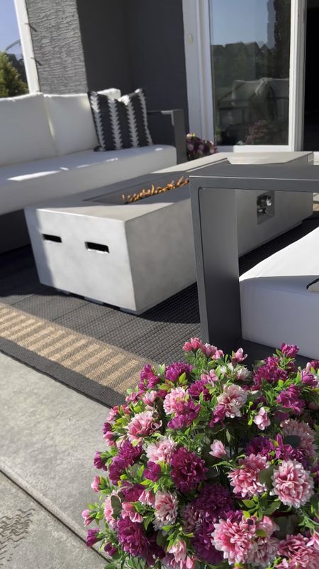 Elevate your outdoor patio with a modern fire pit. Transform your space into the ultimate outdoor oasis! 

#outdoorpatio #patio 

#LTKHome #LTKStyleTip #LTKVideo