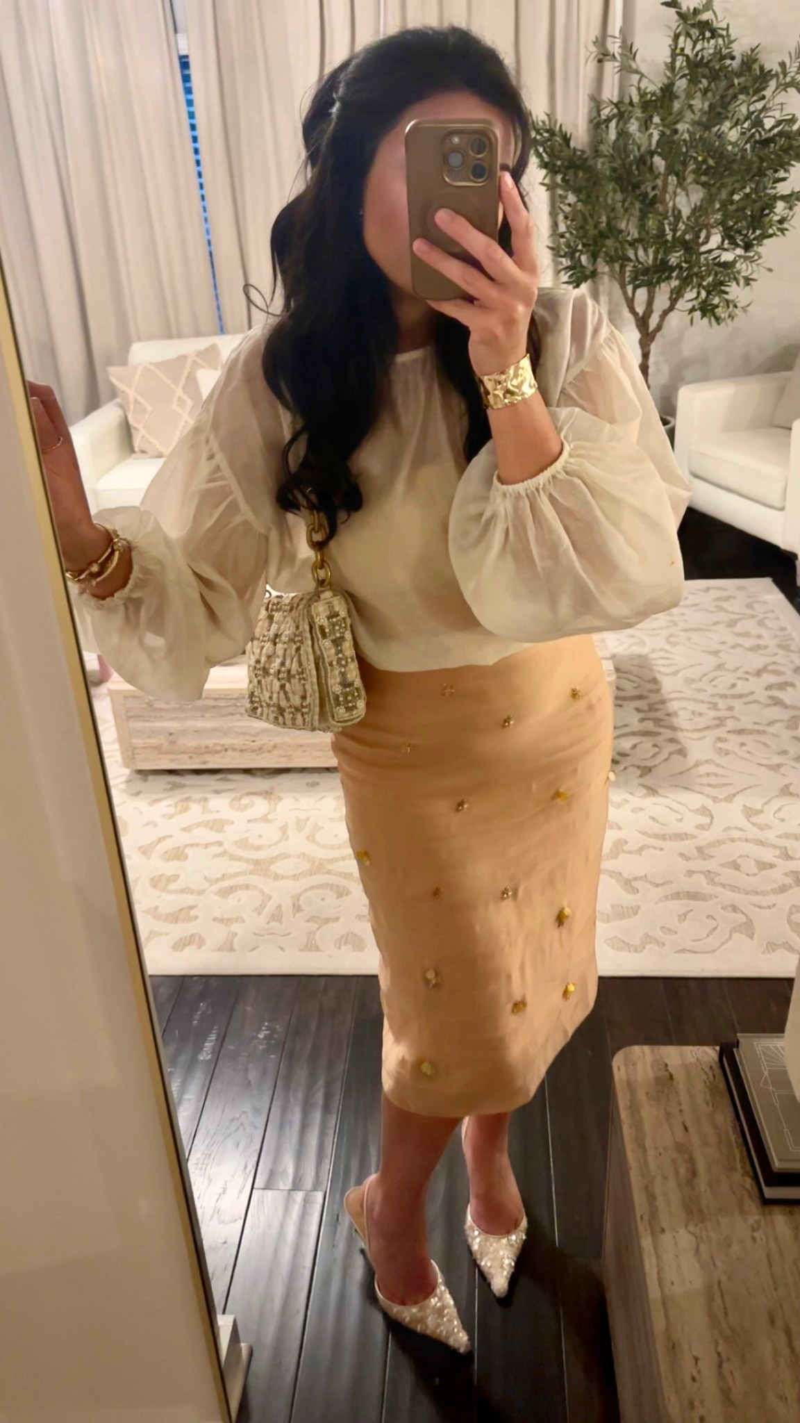 Embellished beaded, sequin spring ootd ✨🤍

Semi sheer top- Target
Embellished skirt- H&M 
Sequin heels- H&M 
Beaded bag- Zara 

#LTKFindsUnder100 #LTKSeasonal #LTKStyleTip