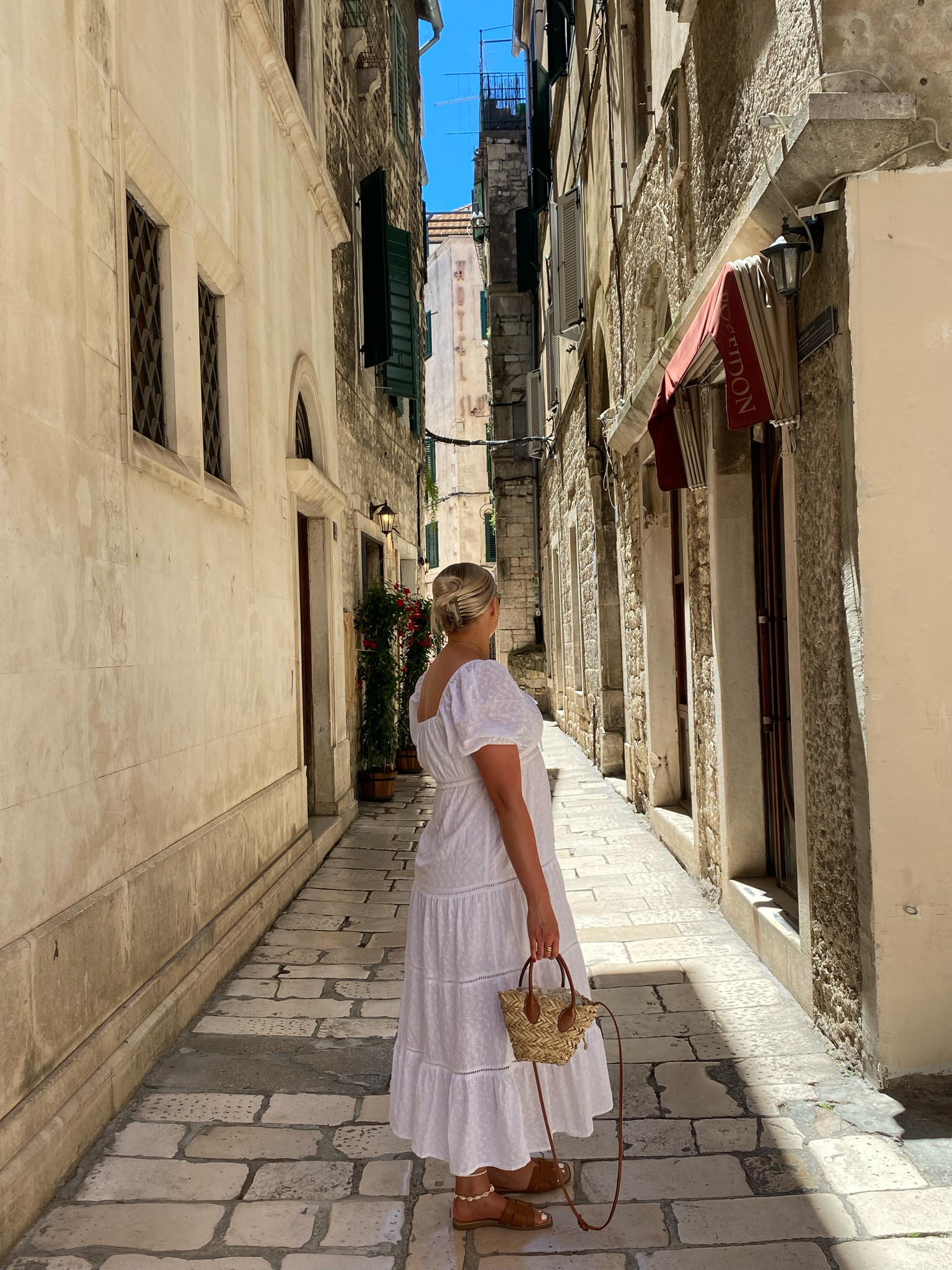 White sundress // holiday dress // sundress season // mid size dress // tall girl dress 

#LTKeurope #LTKuk #LTKmidsize