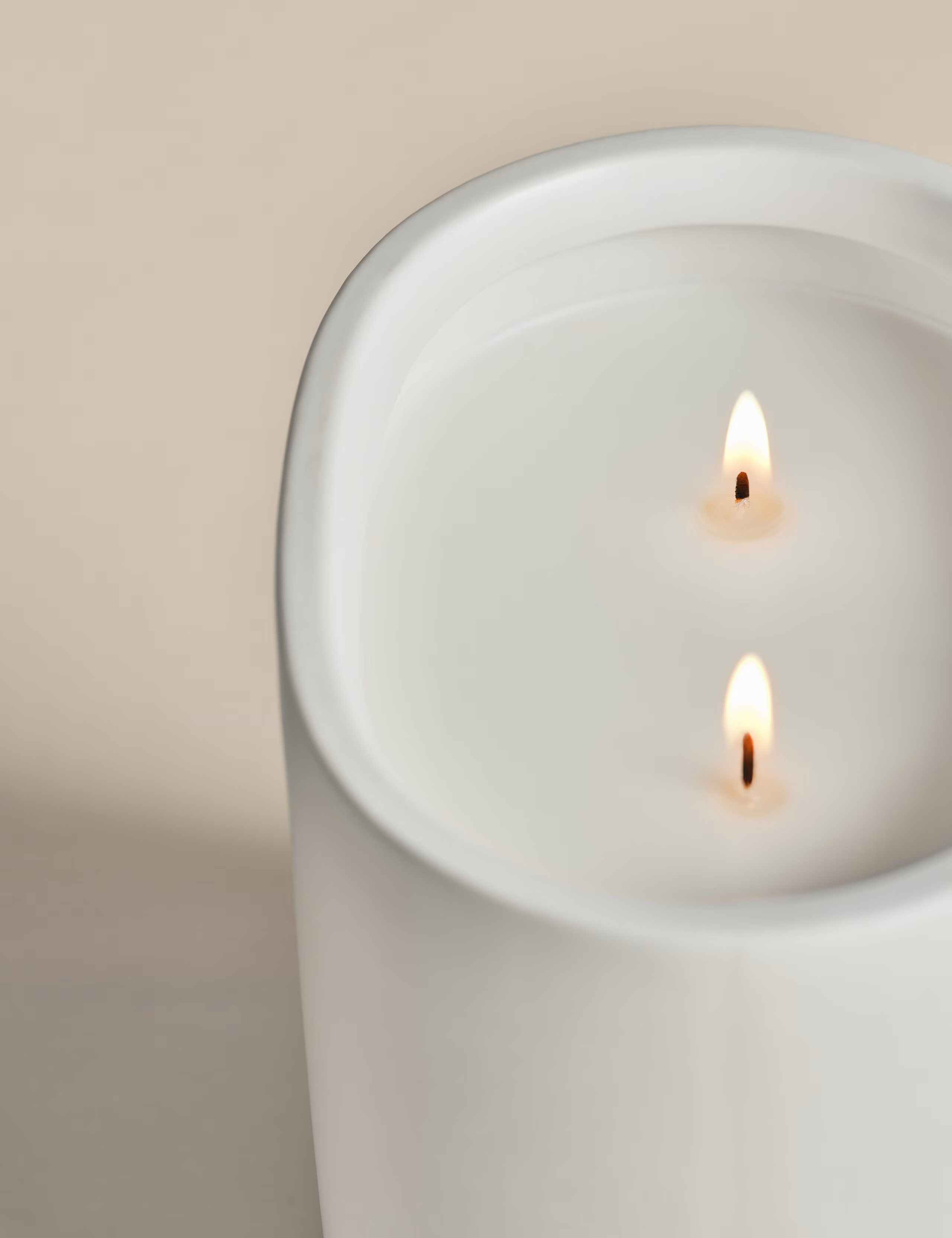 No. 1 Fragrance Oval Ceramic Candle 800g | M&S X Kelly Hoppen | M&S | Marks & Spencer (UK)