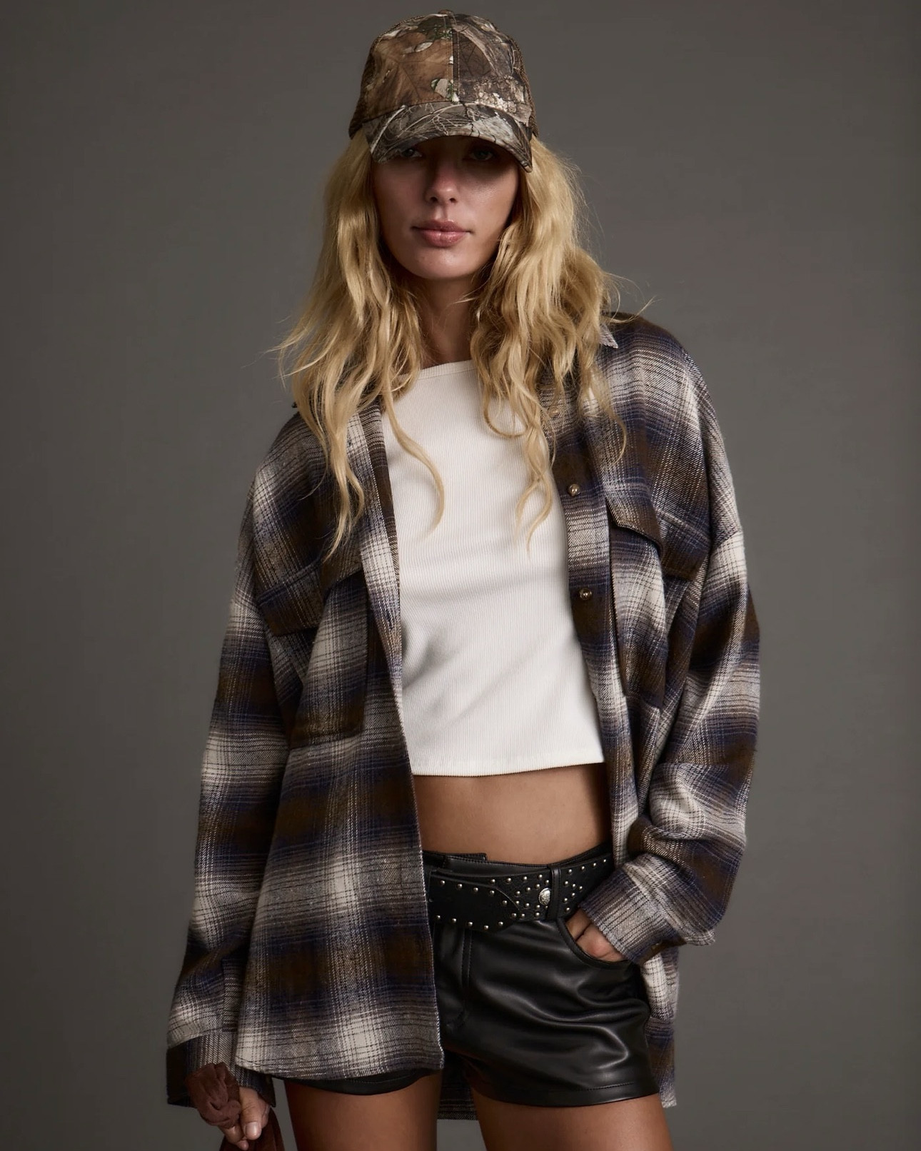 Nothing I like more than an oversized flannel..wear it as is, wrap it around your waist, throw it over your shoulders, layer it…just so much versatility with a flannel, you won’t regret it! 

#LTKMidsize #LTKootd #LTKSeasonal