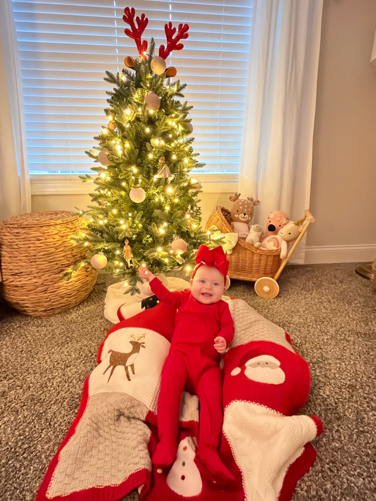 Lakelyn is showing off her Christmas tree!! 

#LTKHoliday #LTKGiftGuide #LTKbaby
