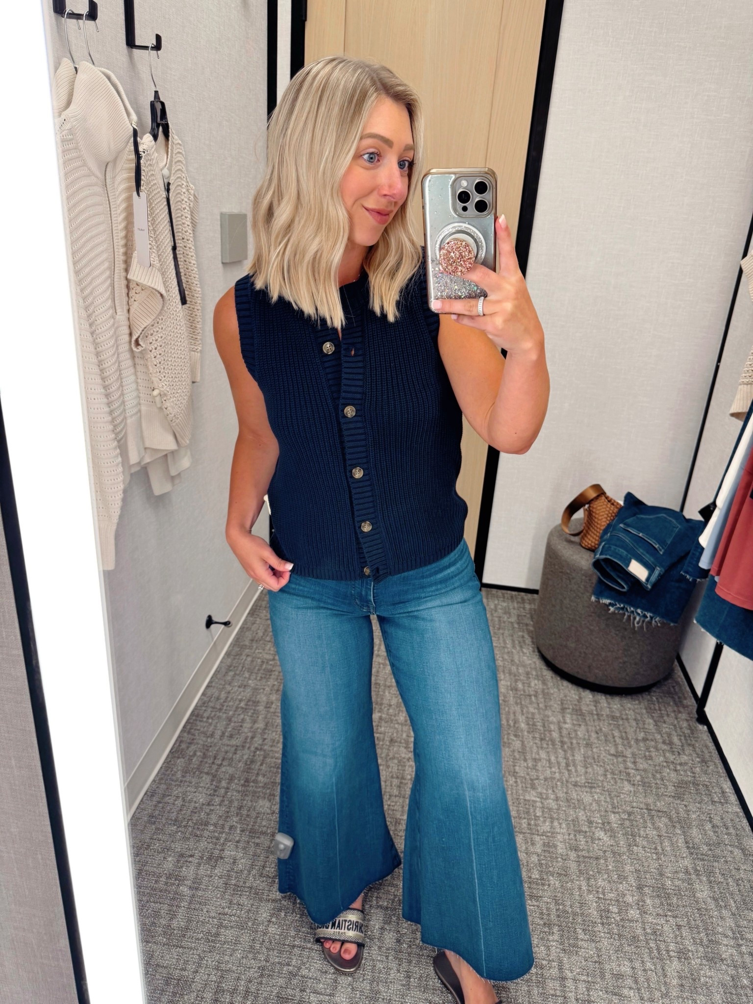 Nordstrom Anniversary Sale
Size XS sweater —runs a little big // Size 27 jeans (TTS)

NSALE, Nordstrom Anniversary Sale, Madewell jeans, Varley, sweaters, sleeveless sweater 

#LTKSaleAlert #LTKPetite #LTKFindsUnder100