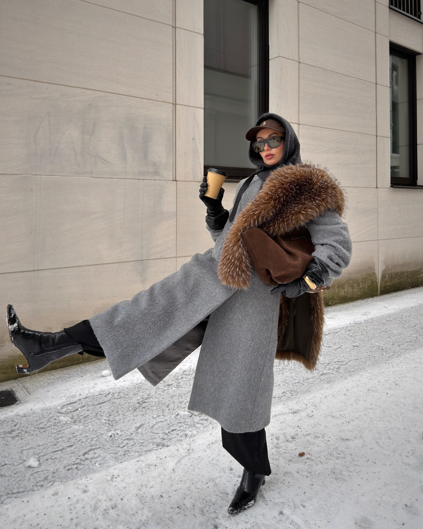 Kicking off 2026 in freezing cold Berlin❄️Wärme oder Style?😎
.
.
#outfit #winterlooks #winterlook #winteroutfit #fashion #berlinblogger #fashionblogger_de