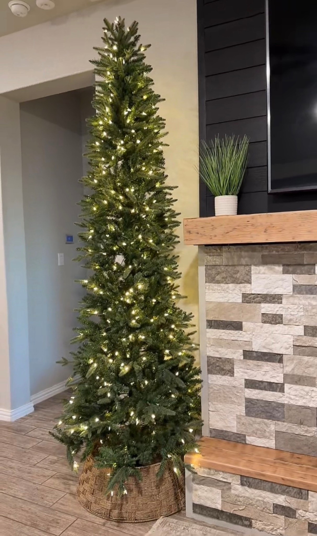 Arbolito 9FT 

#LTKSeasonal #LTKTall #LTKHome