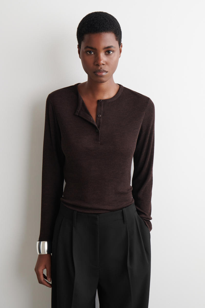 Geripptes Henley-Oberteil Aus Wolle | COS (EU)