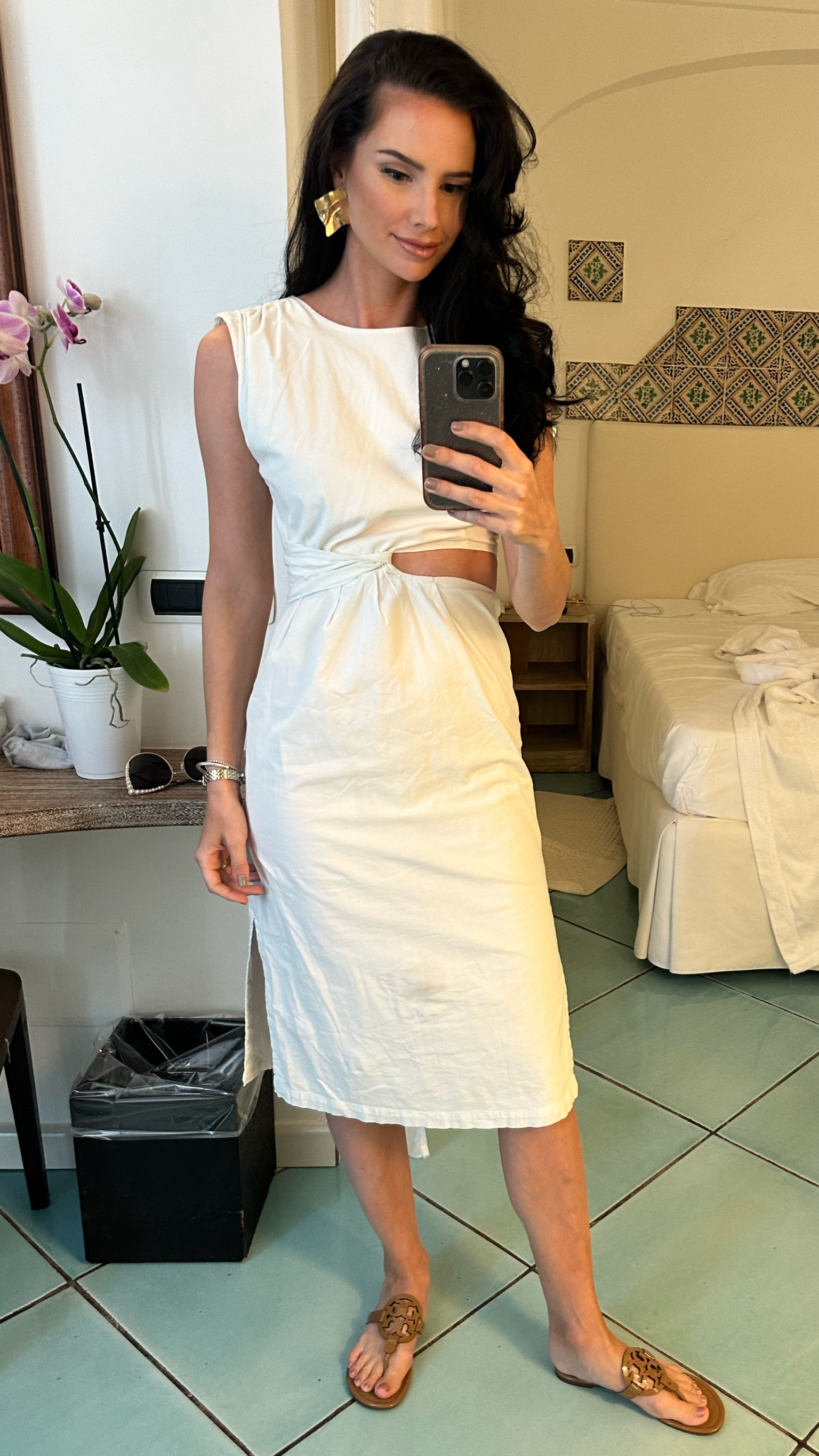 White midi shift dress with cut out. Comfortable and airy dress to head to Positano for the day. No one seems to be following the “don’t wear white after Labor Day” rule on the Amalfi Coast. 

Vacation dress. Midi dress. White dress. Sandals. Flip flops. 

#LTKeurope #LTKstyletip #LTKtravel