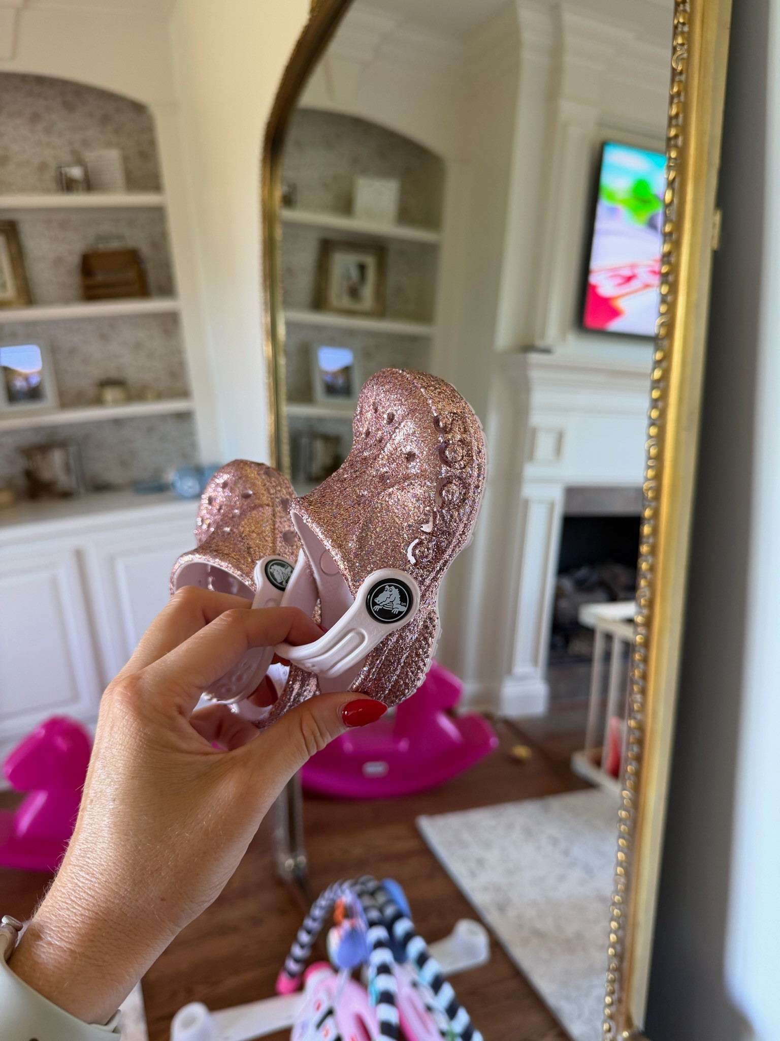 the cutest little baby girl crocs from Nordstrom Rack!!

baby shoes | baby girl | crocs for baby 

 #LTKBaby