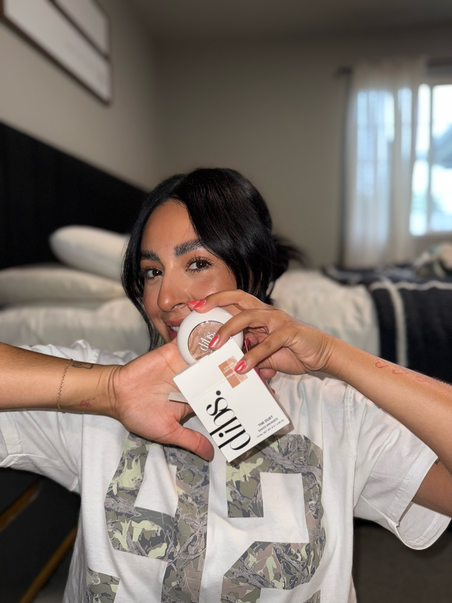 Dibs beauty ✨

Dibs 
Makeup must haves 
Baked bronzer 
Duet bronzer 
Caramel cappuccino 

#LTKBeauty