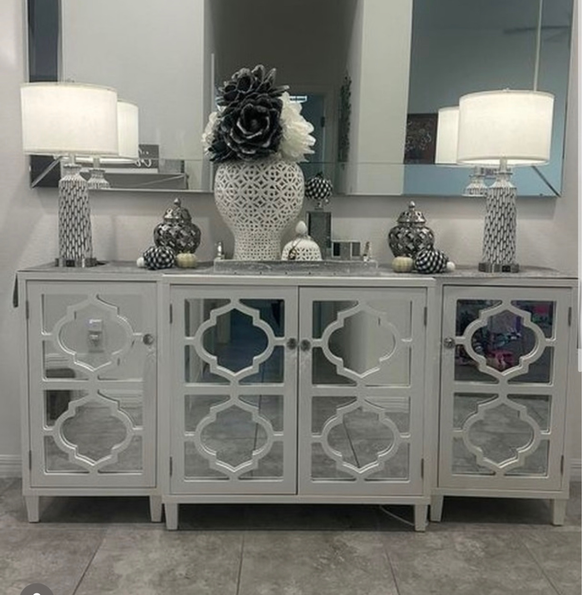 #white #console #table #entryway #styling #home #interior #decor 

#LTKhome