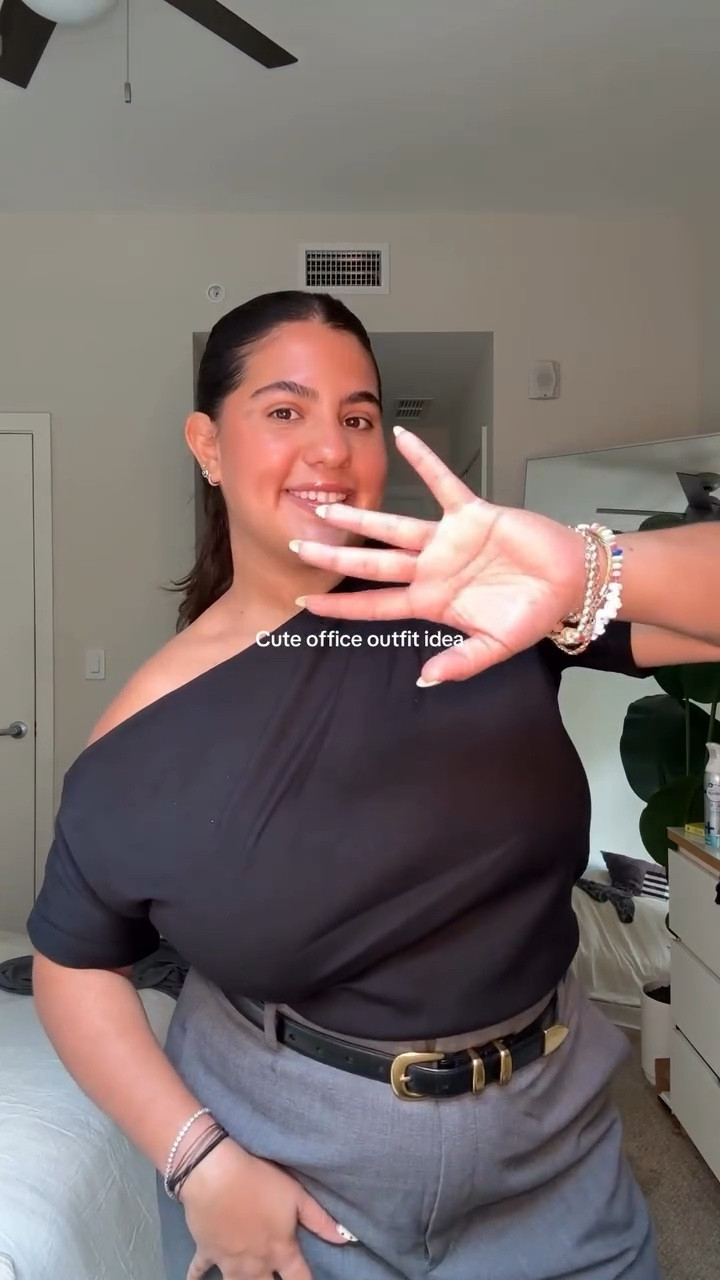 Would you wear this to work? 

@aritzia #officeoutfitinspo #outfitinspo #fashiontiktok #fashioncontentcreator #creatorsearchinsights