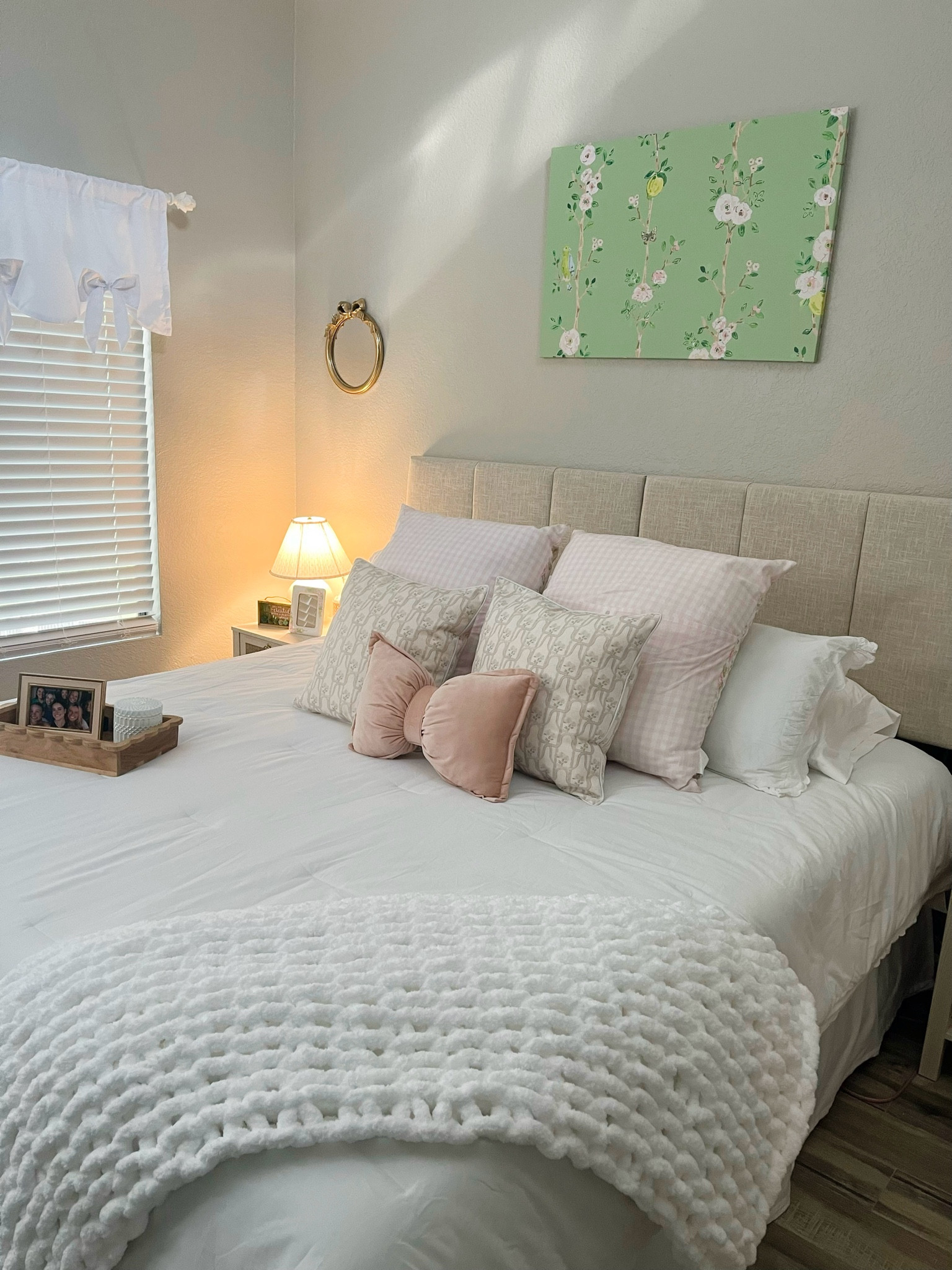 room decor 🎀🤍 #decor #home #bedding #pillowws

#LTKHome #LTKBacktoSchool #LTKStyleTip