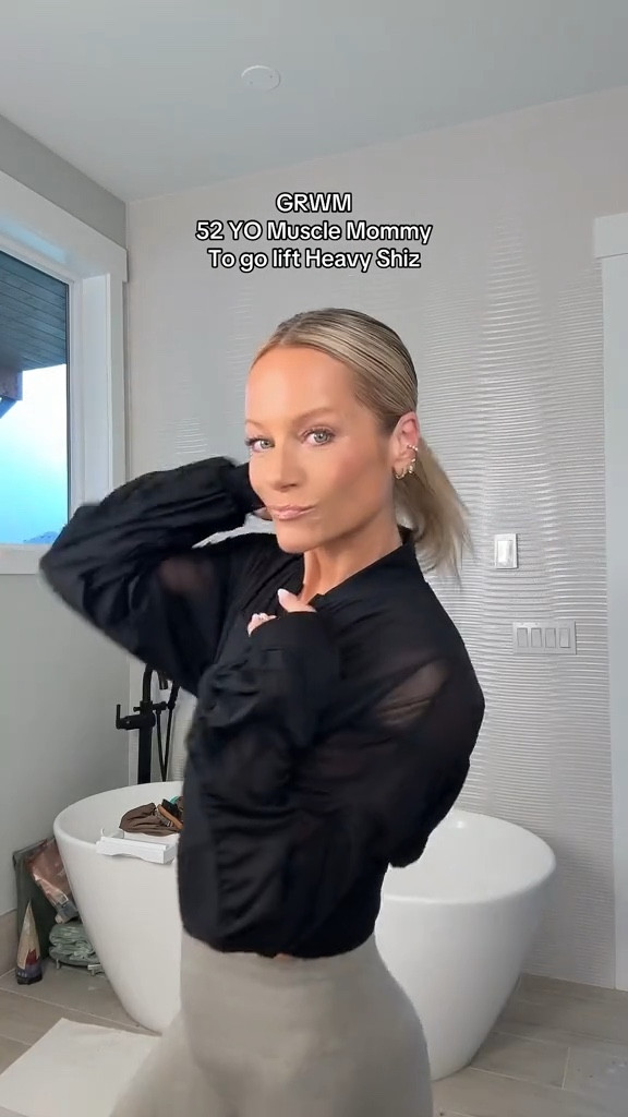 Let’s get glam for our lift! 🤩🤣
Use code aliciae for Melinda Maria jewelry and Buff Bunny! Jacket launches September 20th!!!