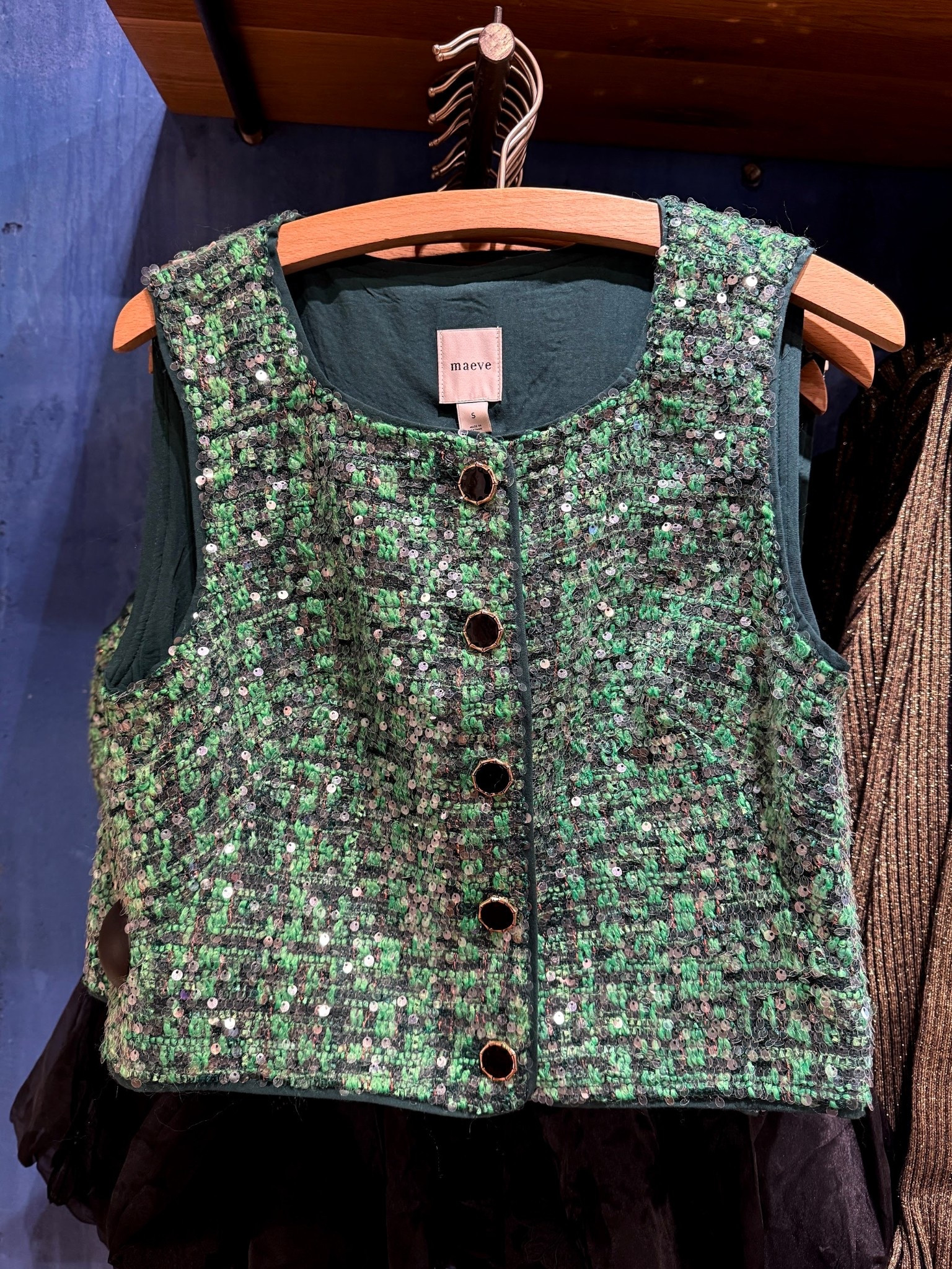 The Maeve Sequin Tweed Vest is your new go-to for all things sparkly and festive! 💚✨ This cropped, sequined tweed moment is trimmed with black/gold buttons for that extra touch of holiday glam. 💫 Dress it up with the matching skirt or keep it effortless with jeans — either way, it delivers shine, texture, and the perfect party vibe! 🪩 #Anthropologie #holidayoutfit #vest

#LTKHoliday #LTKPetite #LTKGiftGuide