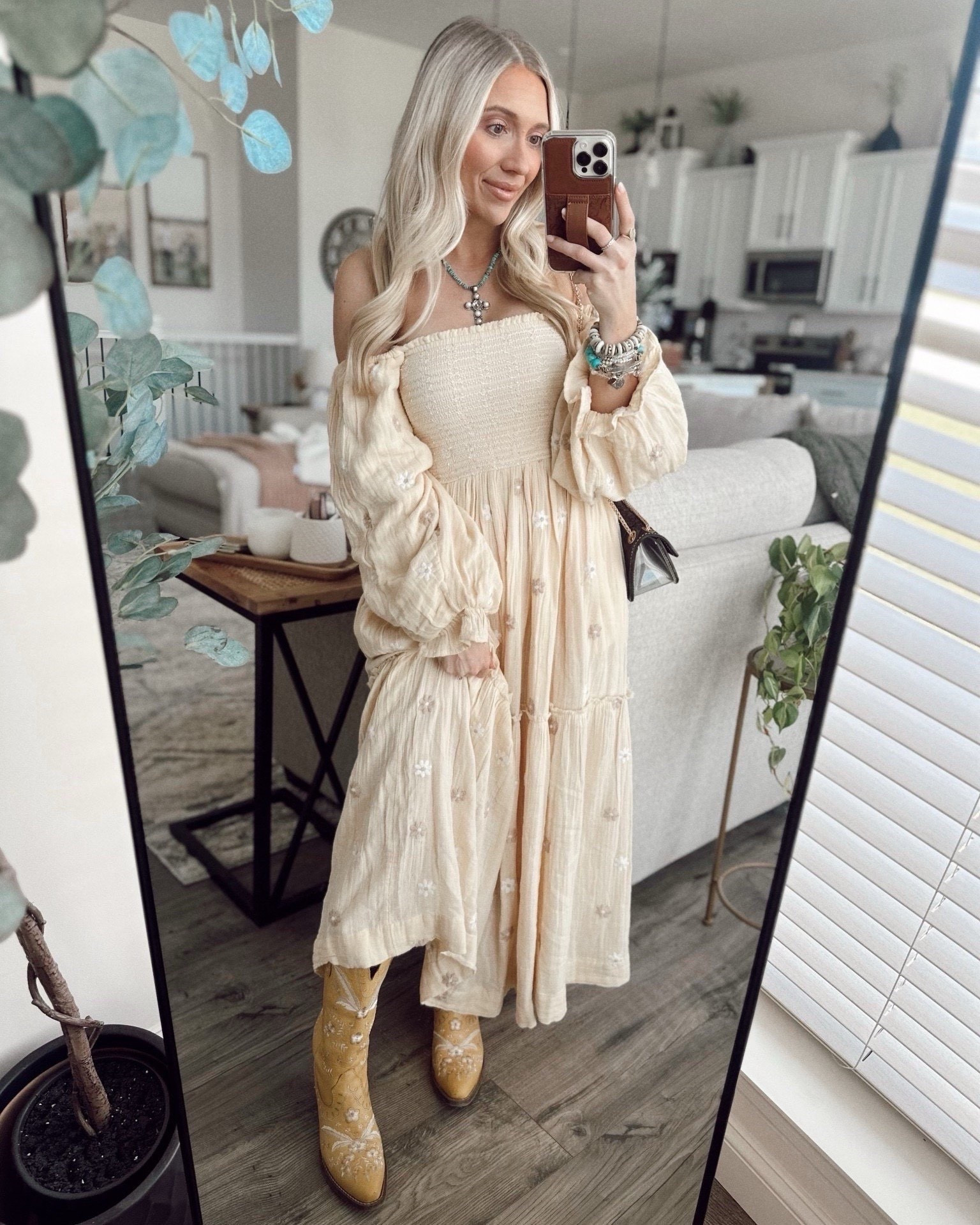 loving this maxi dress | fp Deliah maxi dress size XS | bump friendly dress 
🌻🌼🐝🐥 



#LTKgrwm #LTKootd #LTKBump