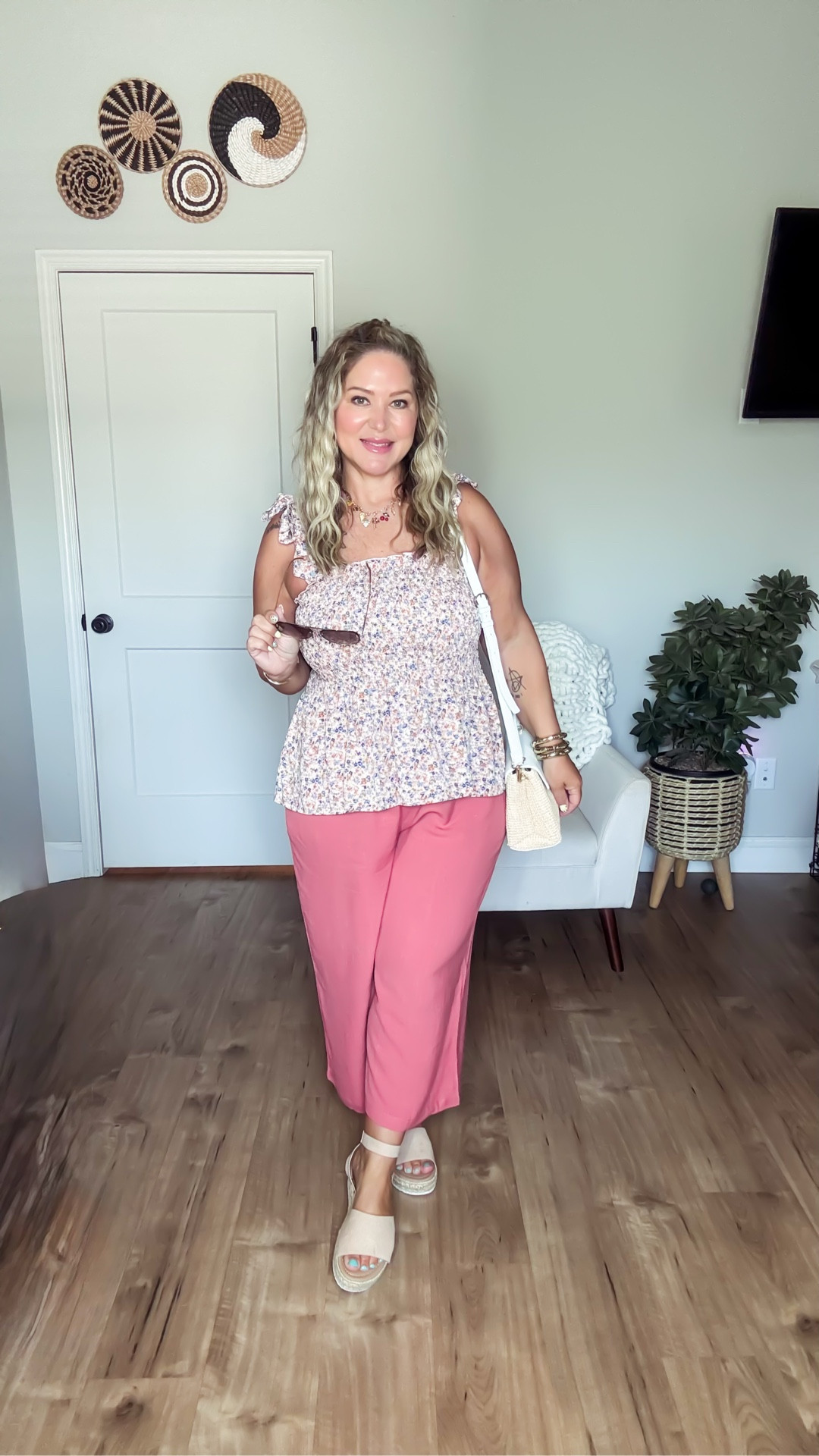 Size large in everything 

#LTKPetite #LTKMidsize #LTKOver40