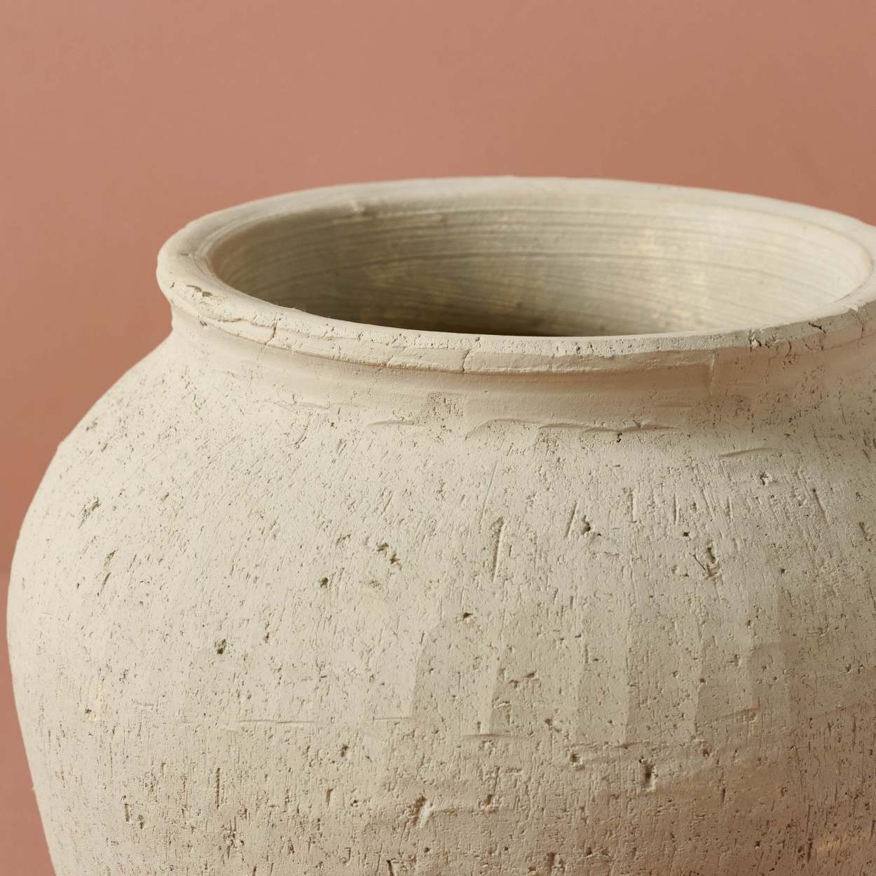 Small Textured Adrienne Vase | Magnolia