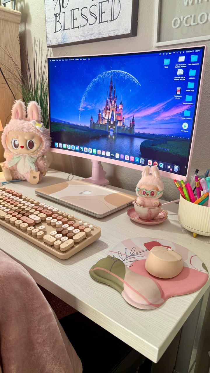 Now my desk feels dreamy! 💕✨

27 in. Wave Creator monitor by Pixio. 
Use code DIAMOND at checkout to save 3%. 

 #pixio #gamingmonitor

#LTKHome